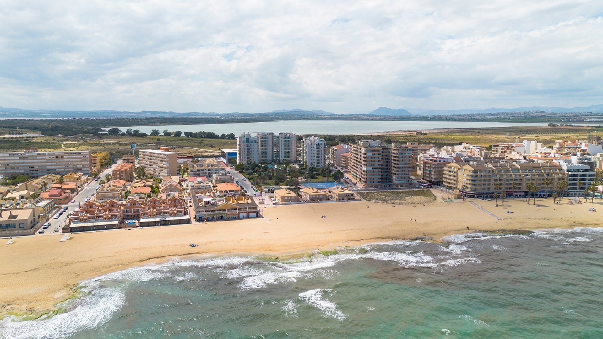 Reventa - Apartamentos -
La Mata - Playa