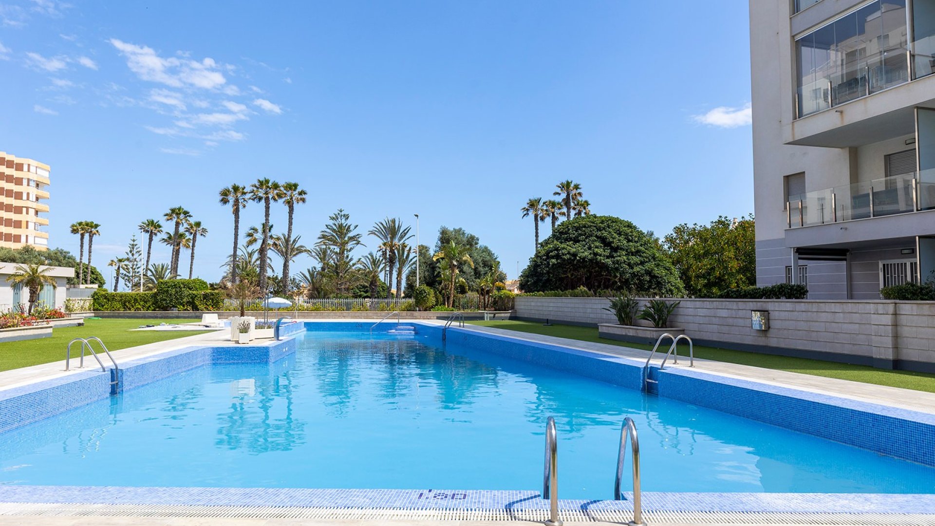 Reventa - Apartamentos -
La Mata - Playa