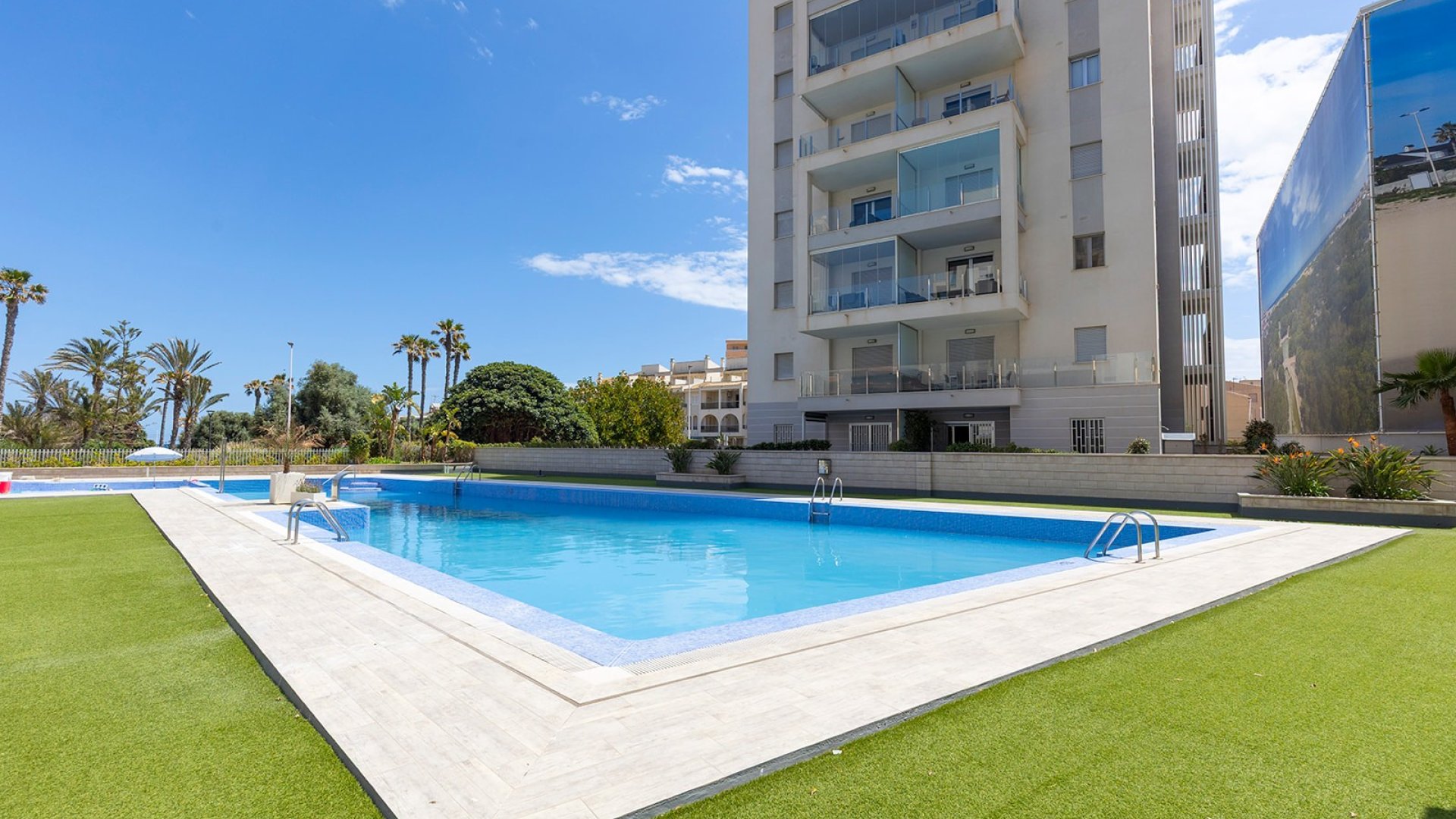 Reventa - Apartamentos -
La Mata - Playa