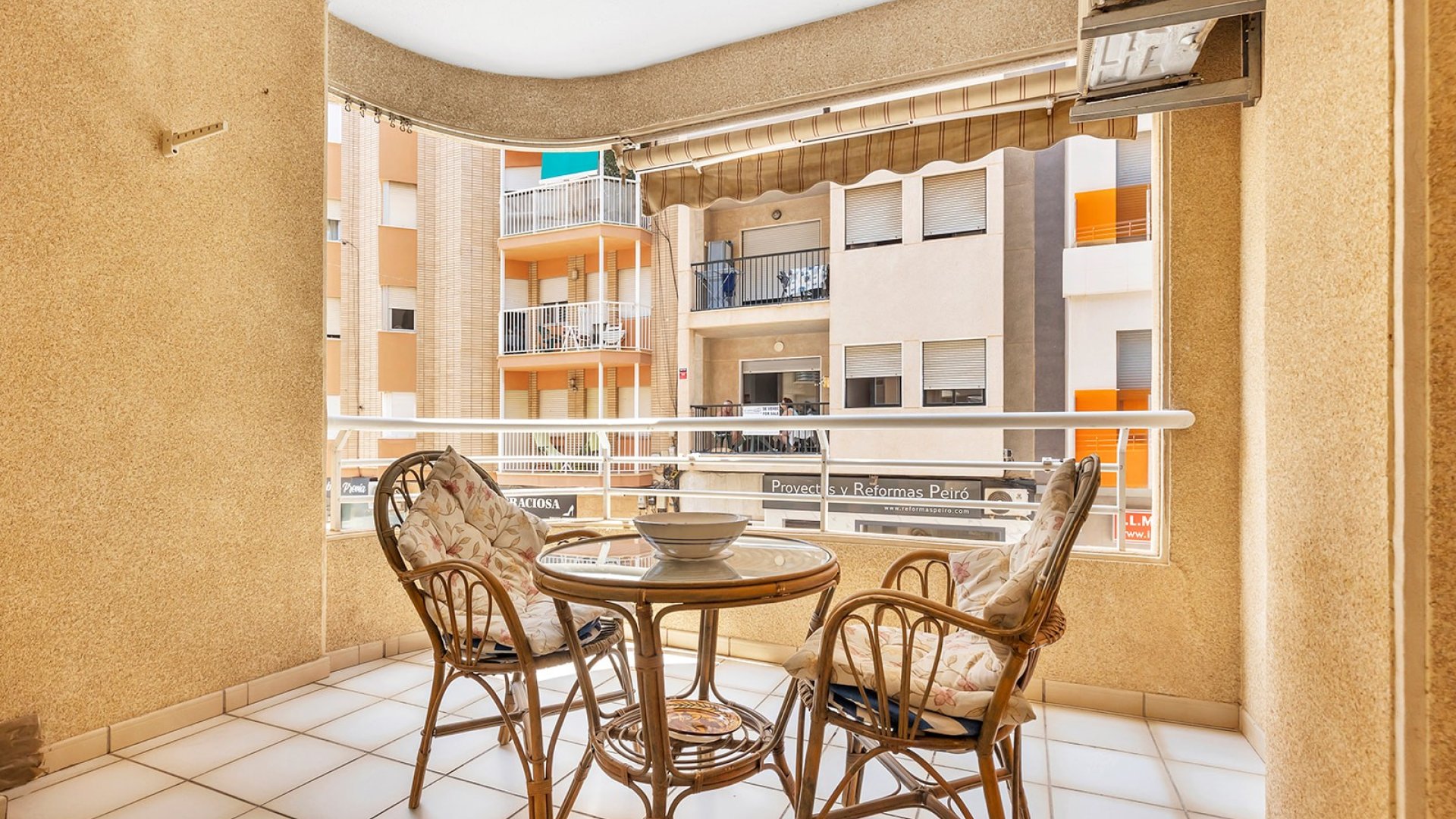 Reventa - Apartamentos -
La Mata - Playa