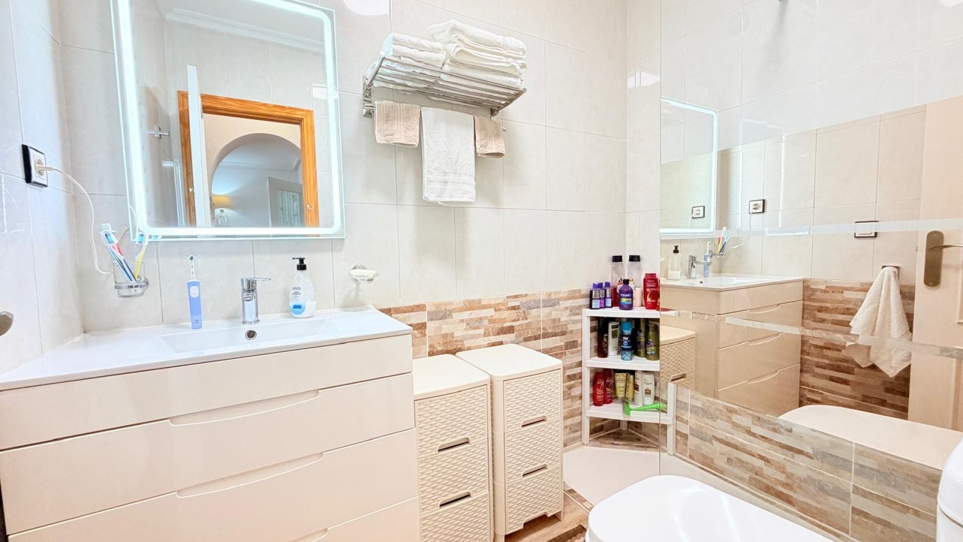 Reventa - Apartamentos -
Los Montesinos - La Herrada