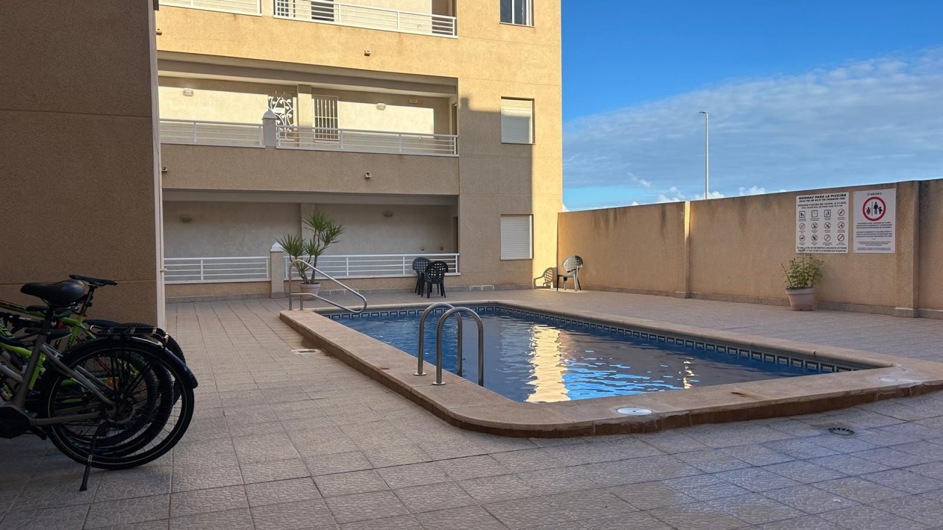 Reventa - Apartamentos -
Los Montesinos