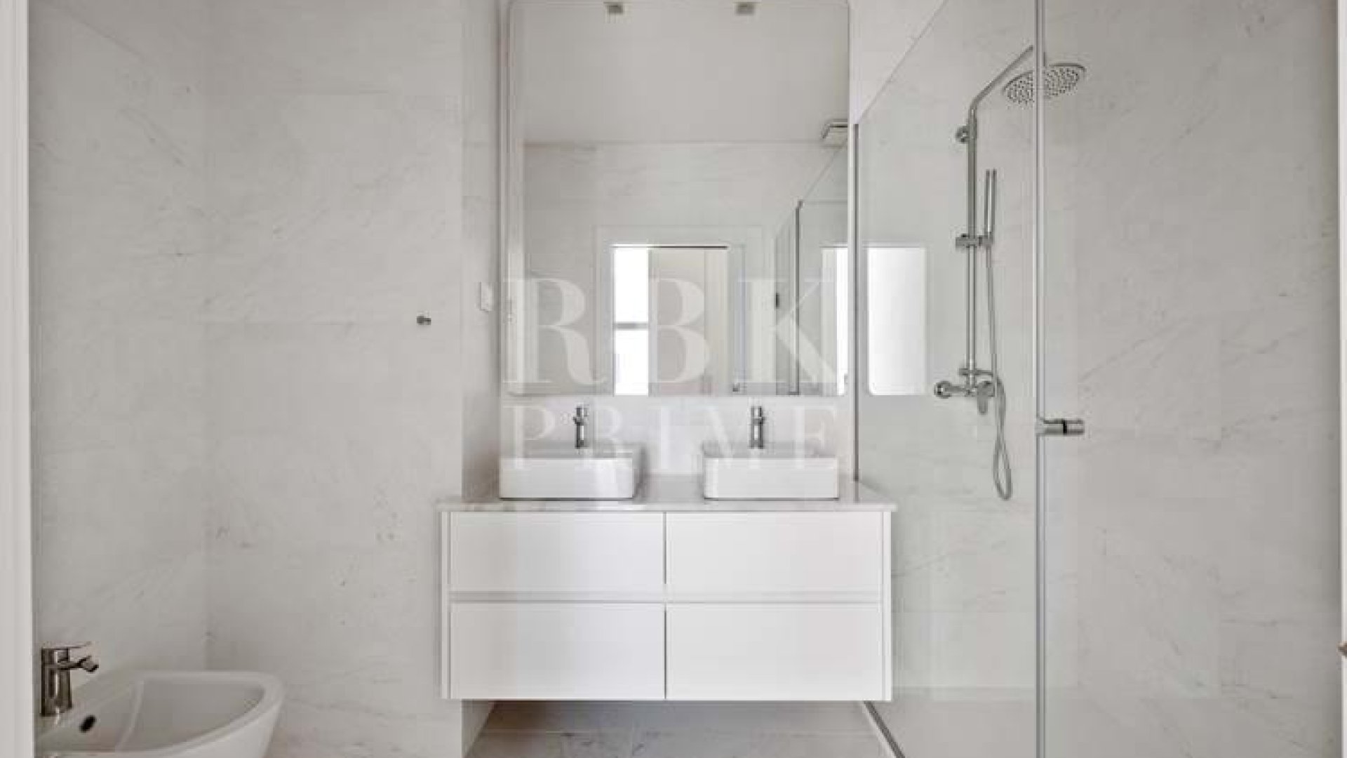 Reventa - Apartamentos -
Madeira