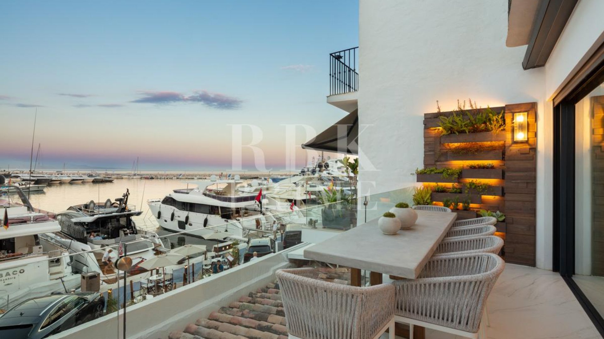 Reventa - Apartamentos -
Malaga - Nueva Andalucía