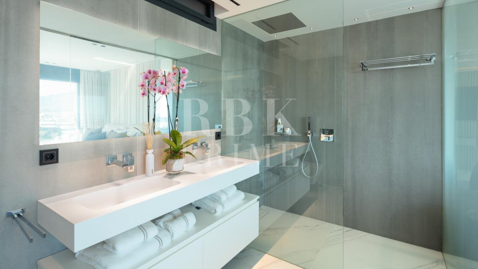 Reventa - Apartamentos -
Malaga - Nueva Andalucía