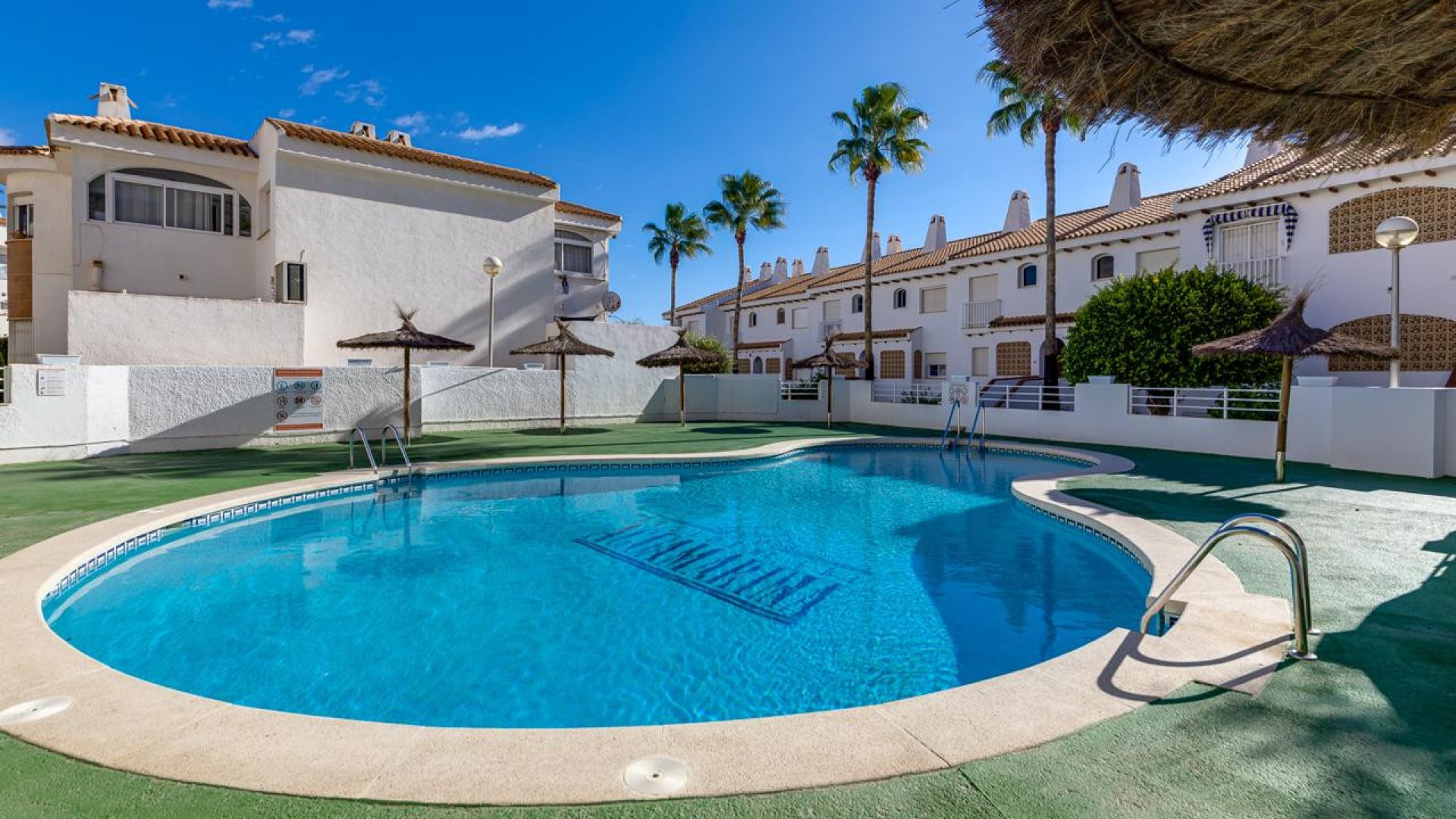 Reventa - Apartamentos -
Orihuela Costa - Aguamarinas