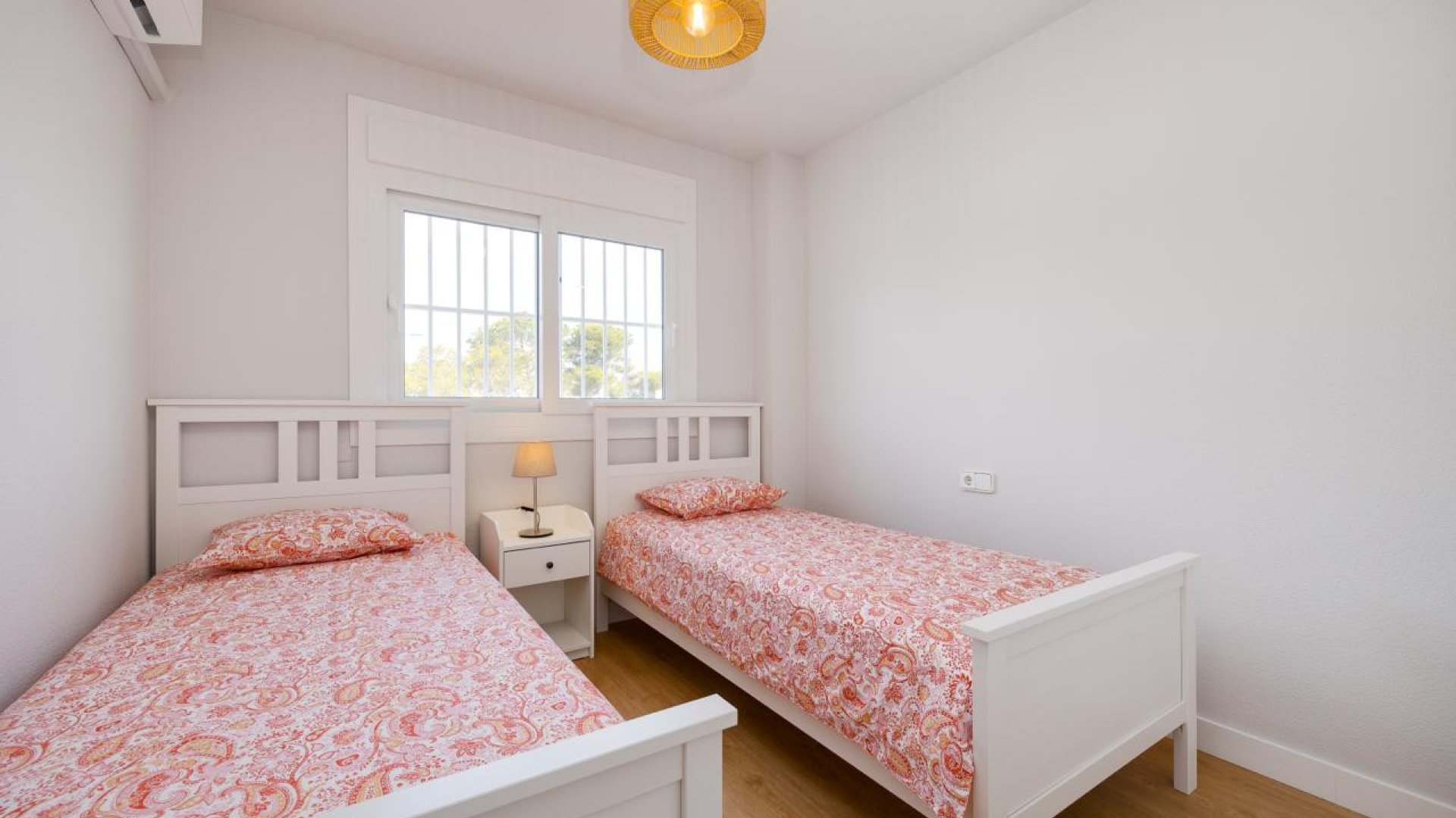 Reventa - Apartamentos -
Orihuela Costa - Aguamarinas