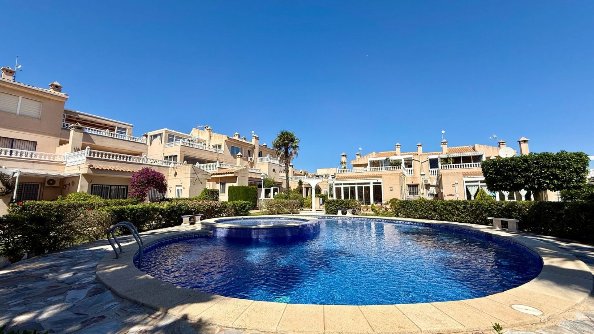 Reventa - Apartamentos -
Orihuela Costa - Playa Flamenca