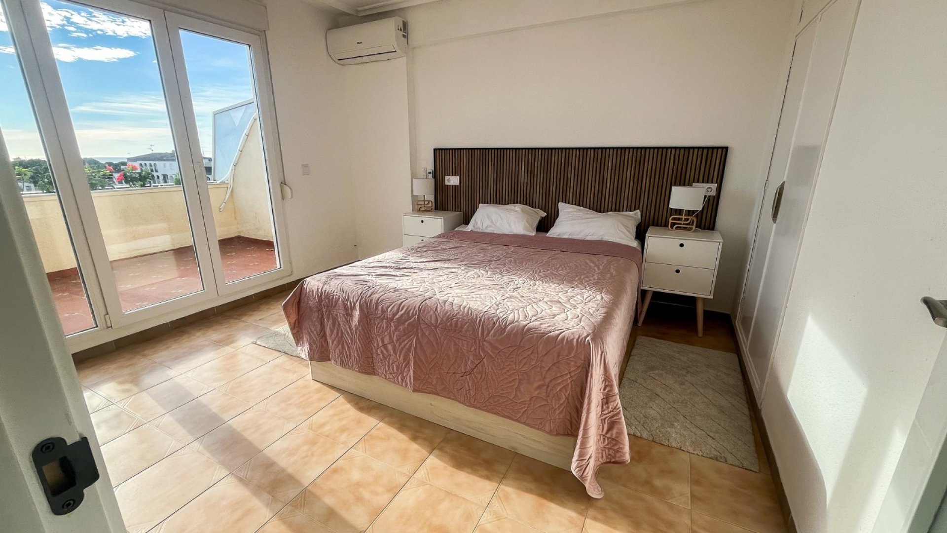 Reventa - Apartamentos -
Orihuela Costa - Punta Prima