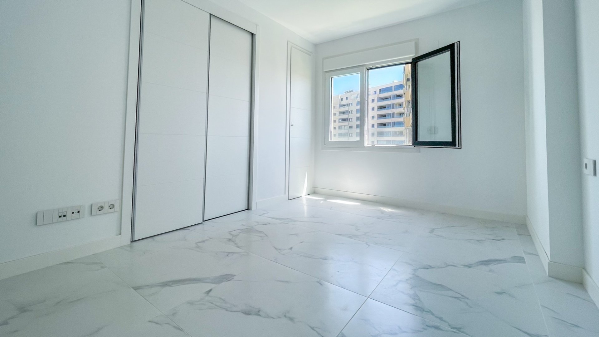 Reventa - Apartamentos -
Orihuela Costa - Punta Prima