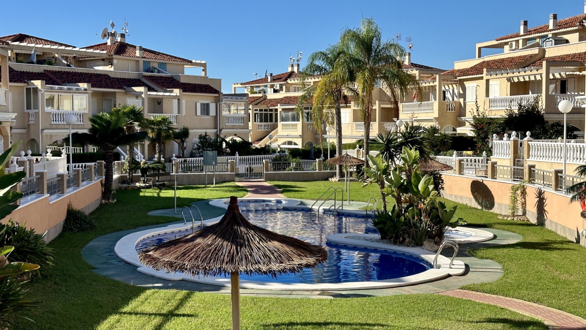 Reventa - Apartamentos -
Orihuela Costa - Zeniamar-Horizonte-La Campana