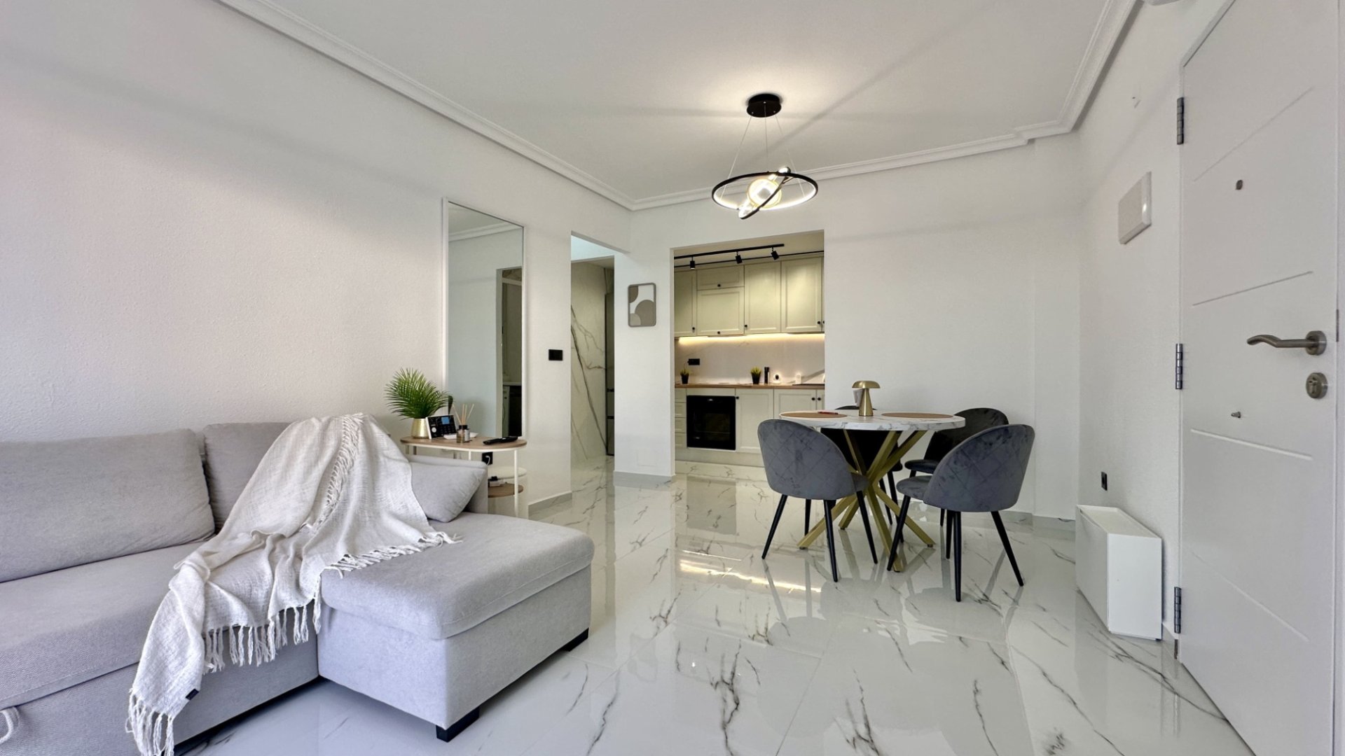 Reventa - Apartamentos -
Orihuela Costa - Zeniamar