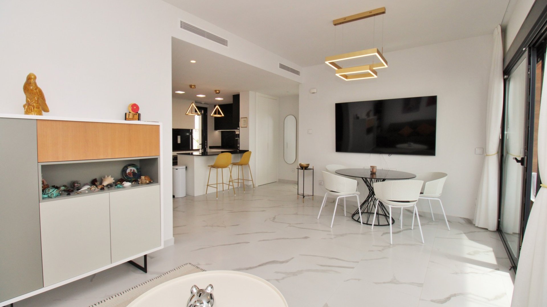 Reventa - Apartamentos -
San Miguel de Salinas
