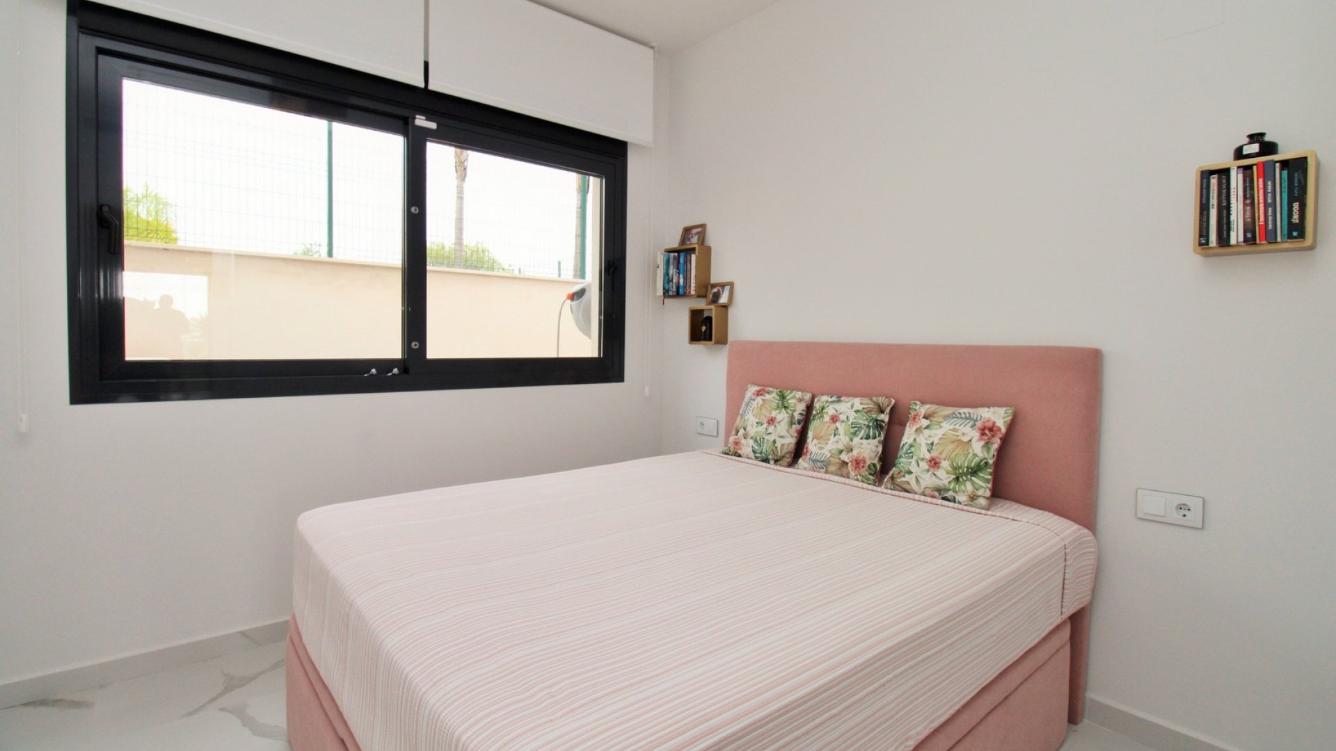 Reventa - Apartamentos -
San Miguel de Salinas