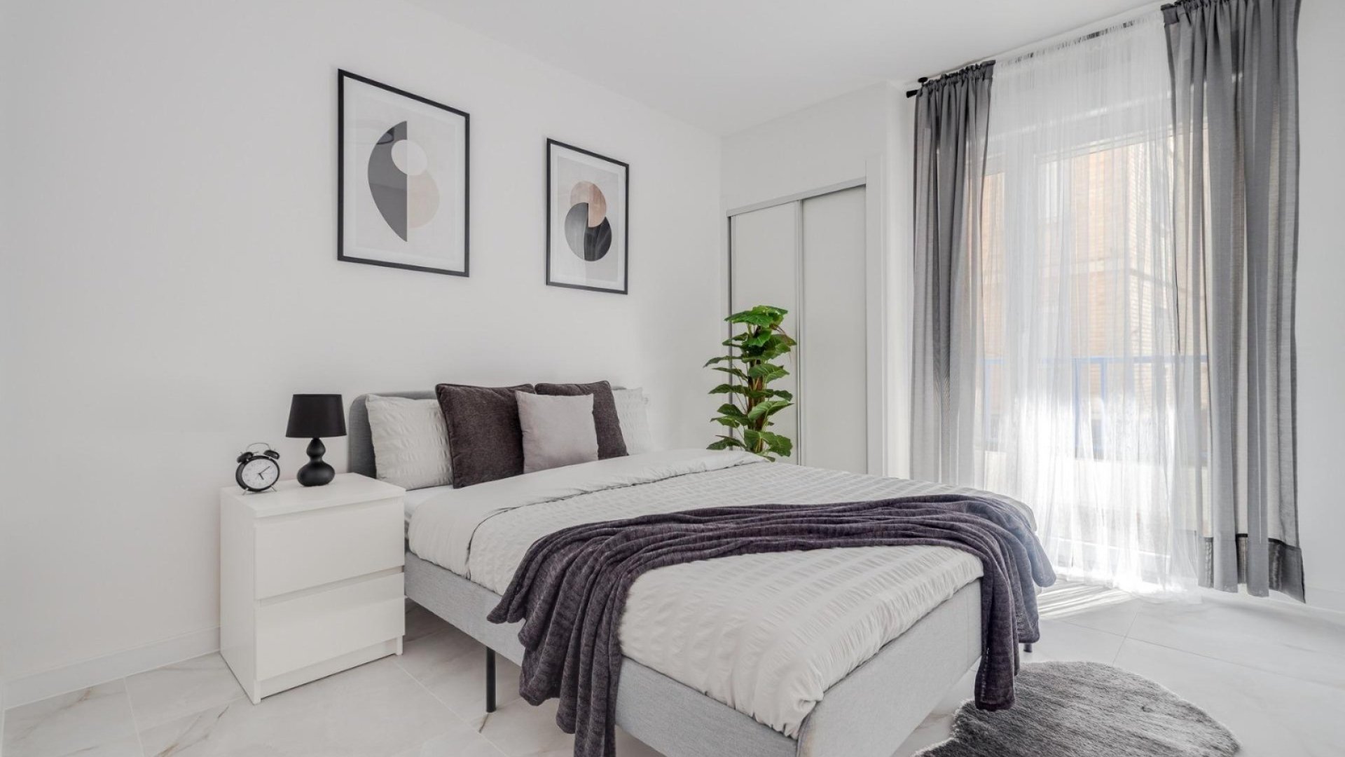 Reventa - Apartamentos -
Torrevieja - Center