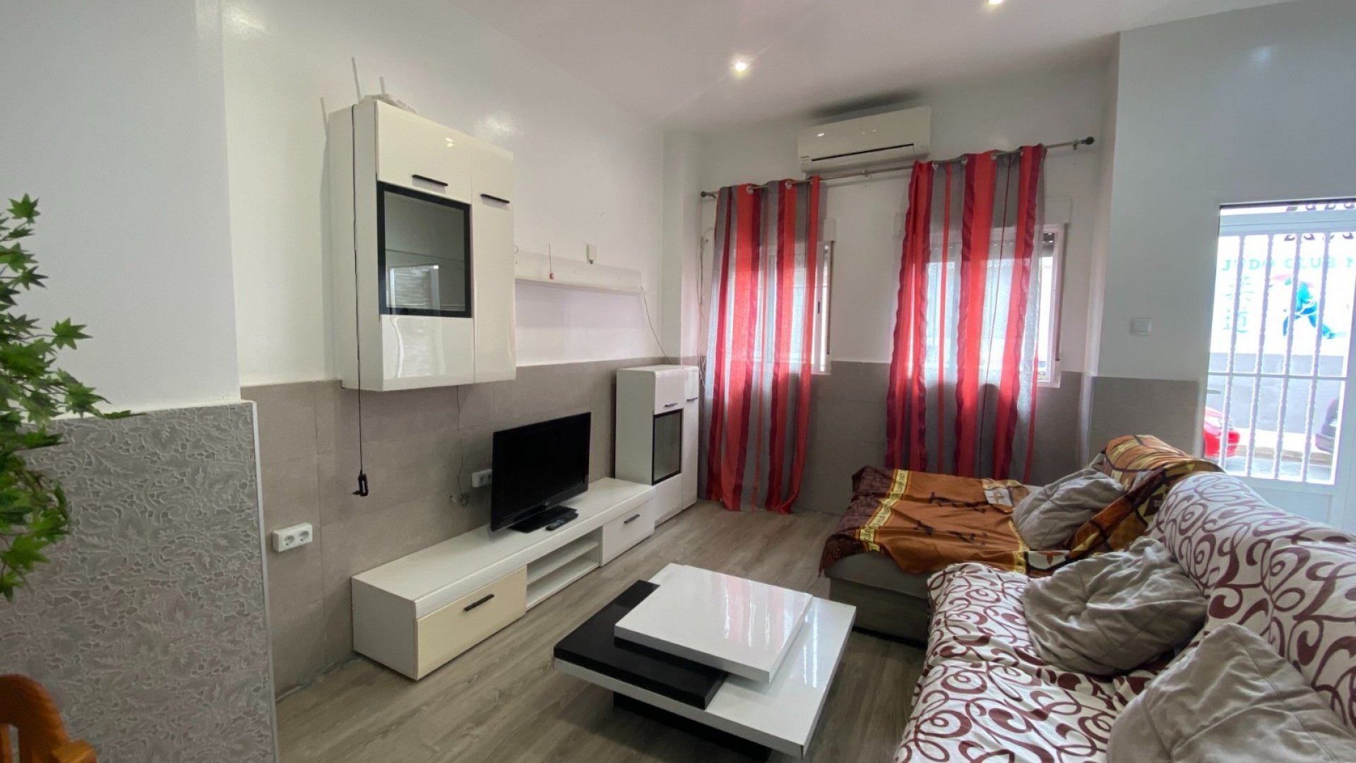 Reventa - Apartamentos -
Torrevieja - Center