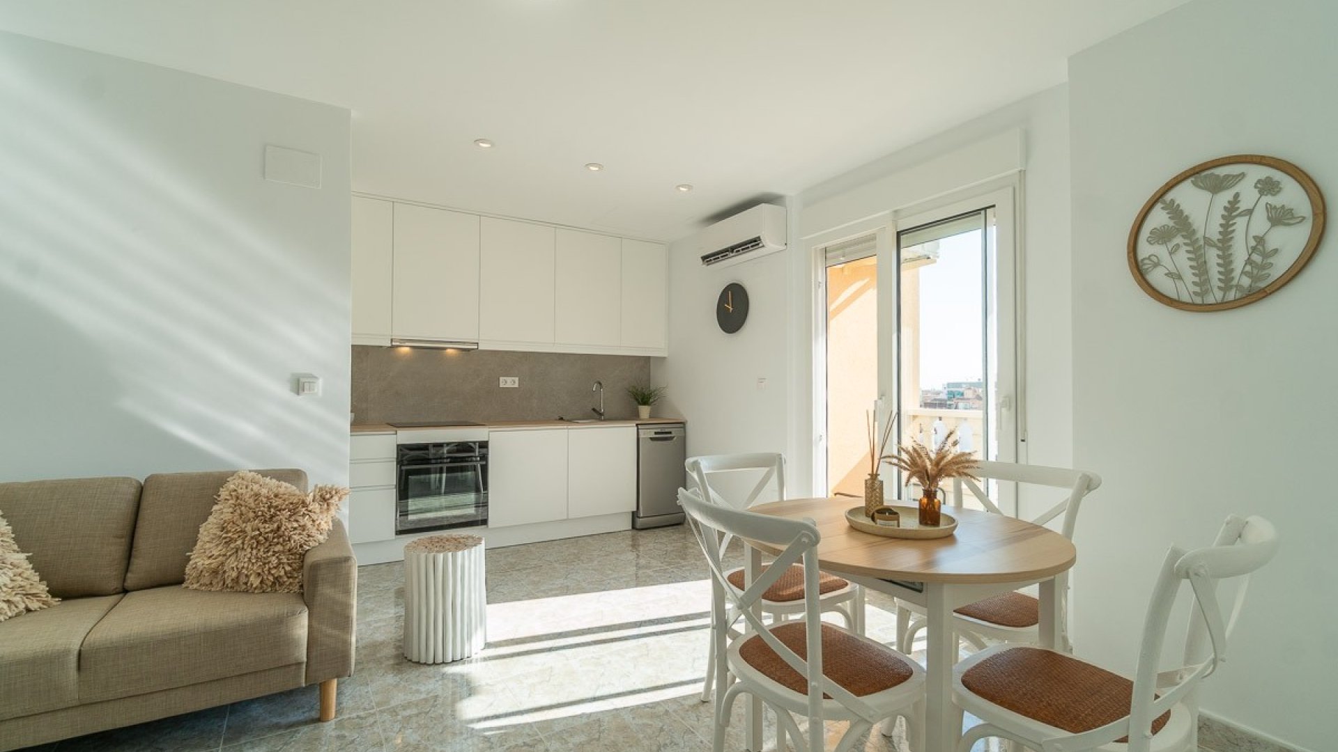 Reventa - Apartamentos -
Torrevieja - La Mata