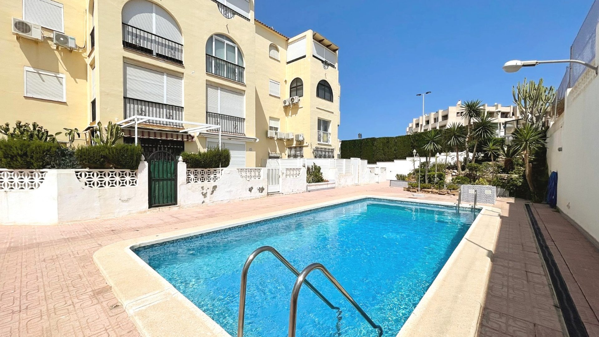 Reventa - Apartamentos -
Torrevieja - La Mata