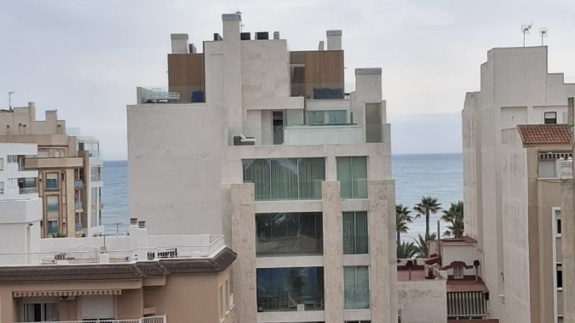 Reventa - Apartamentos -
Torrevieja - Playa de la mata