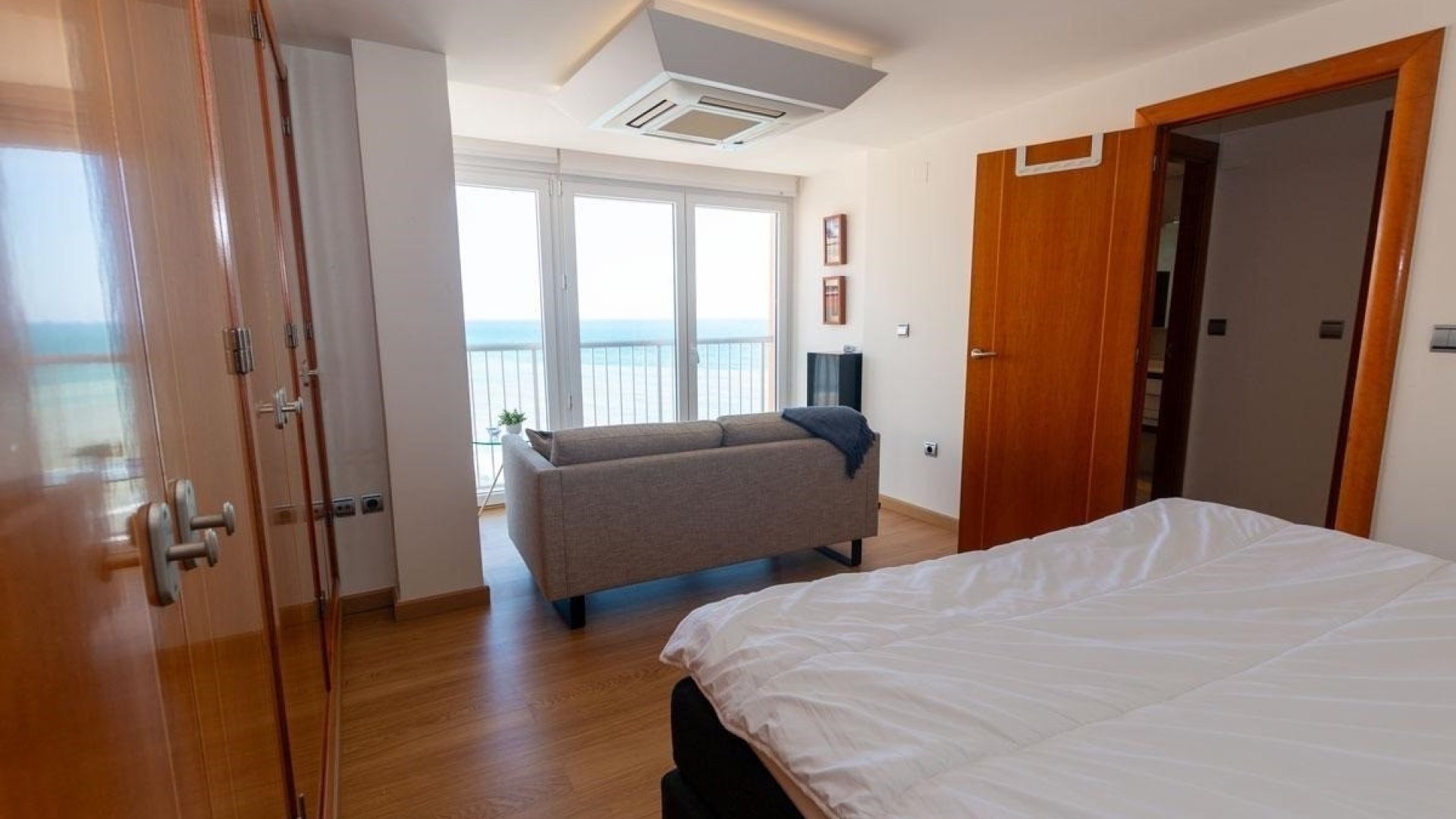 Reventa - Apartamentos -
Torrevieja - Playa del Cura