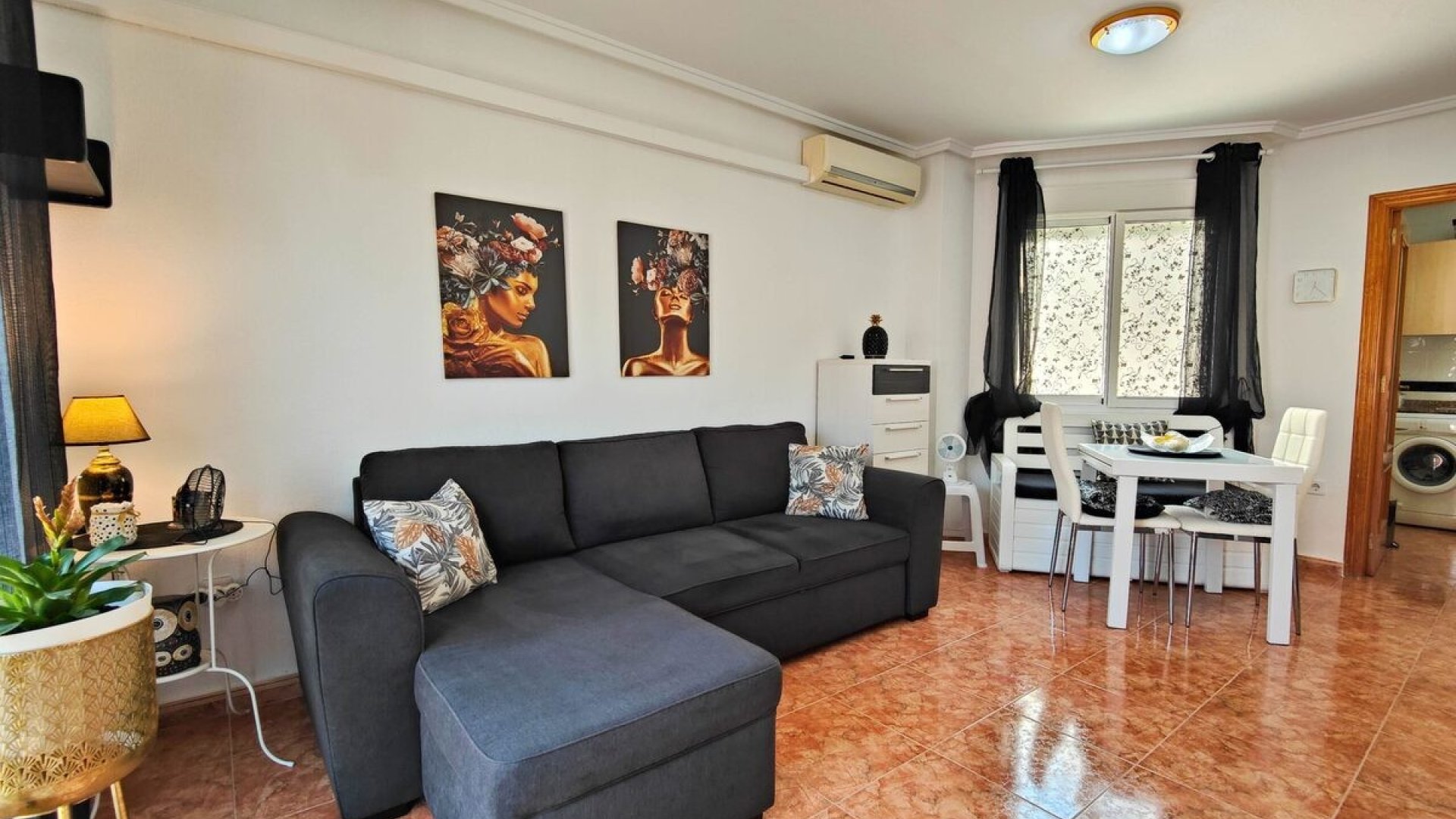 Reventa - Apartamentos -
Torrevieja - Playa del Cura