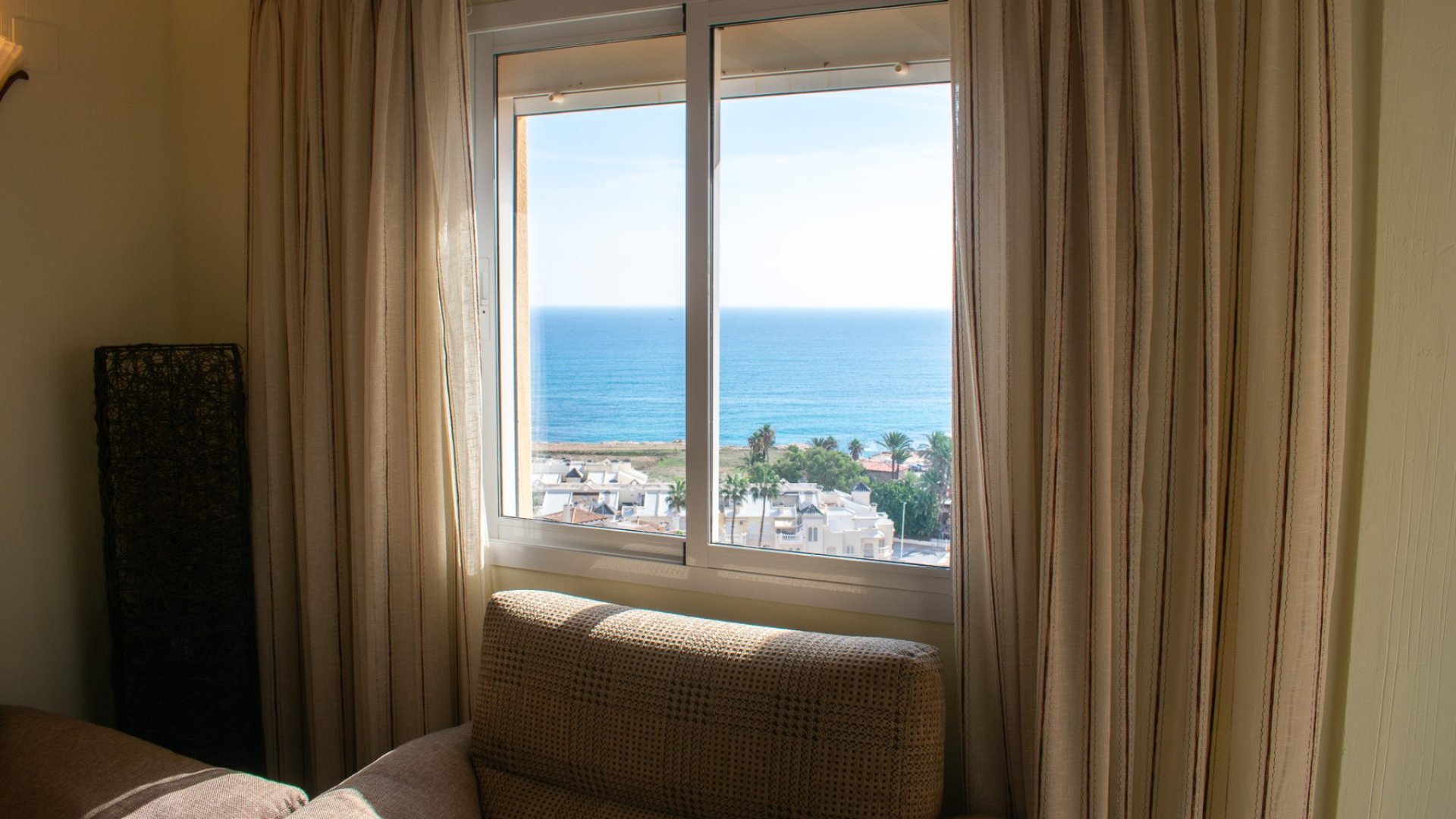 Reventa - Apartamentos -
Torrevieja - Playa Los Locos