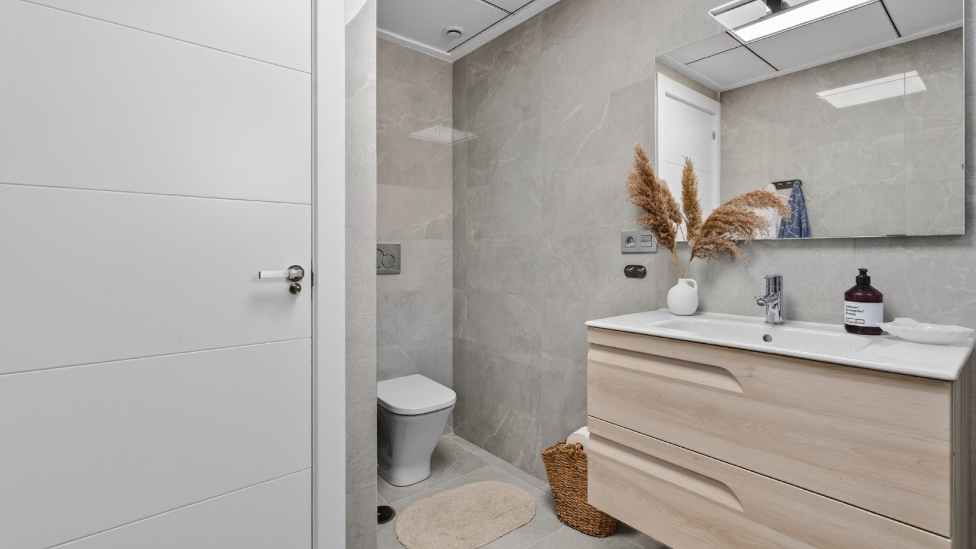 Reventa - Apartamentos -
Torrevieja - Playa Los Locos