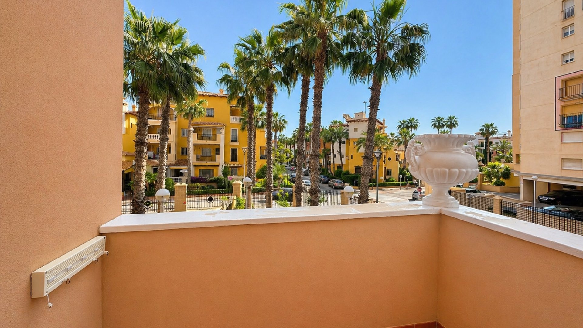 Reventa - Apartamentos -
Torrevieja - Playa Los Locos