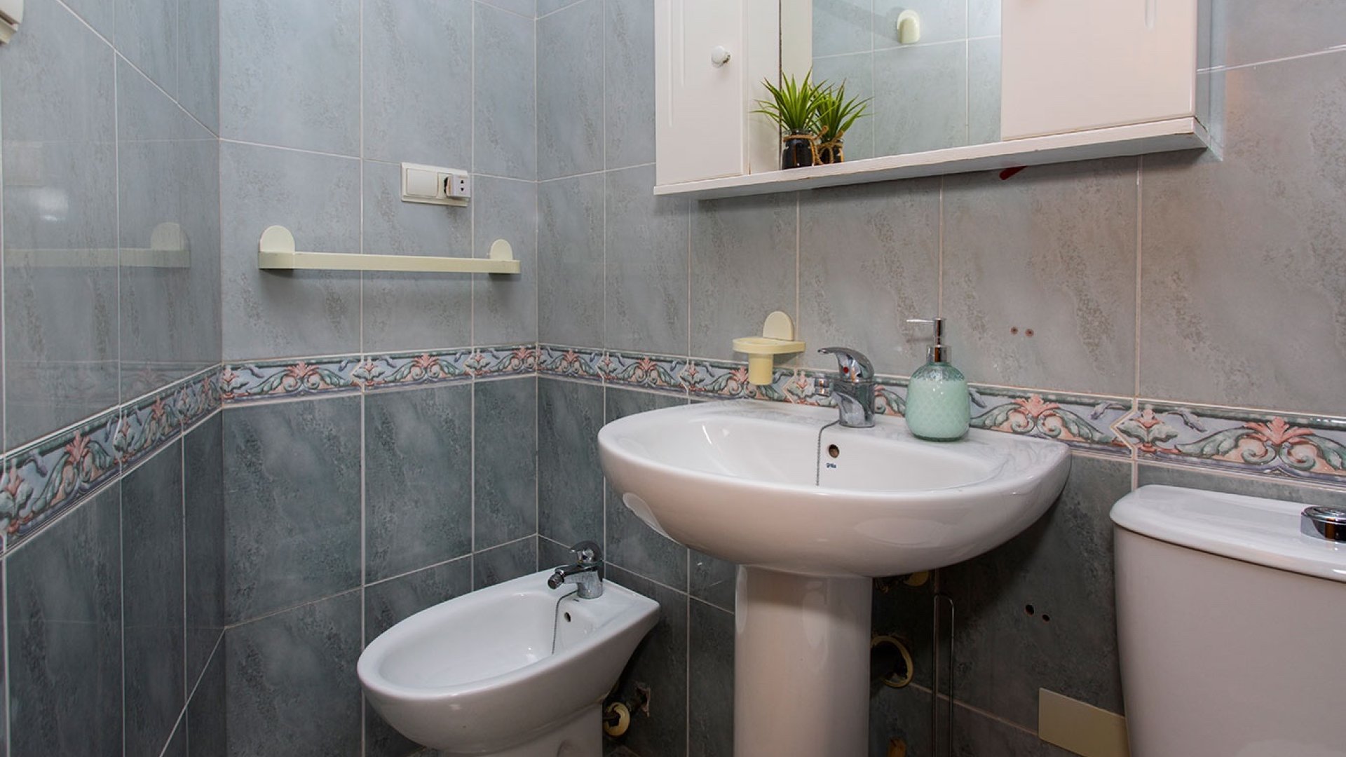 Reventa - Apartamentos -
Torrevieja - Playa Los Locos