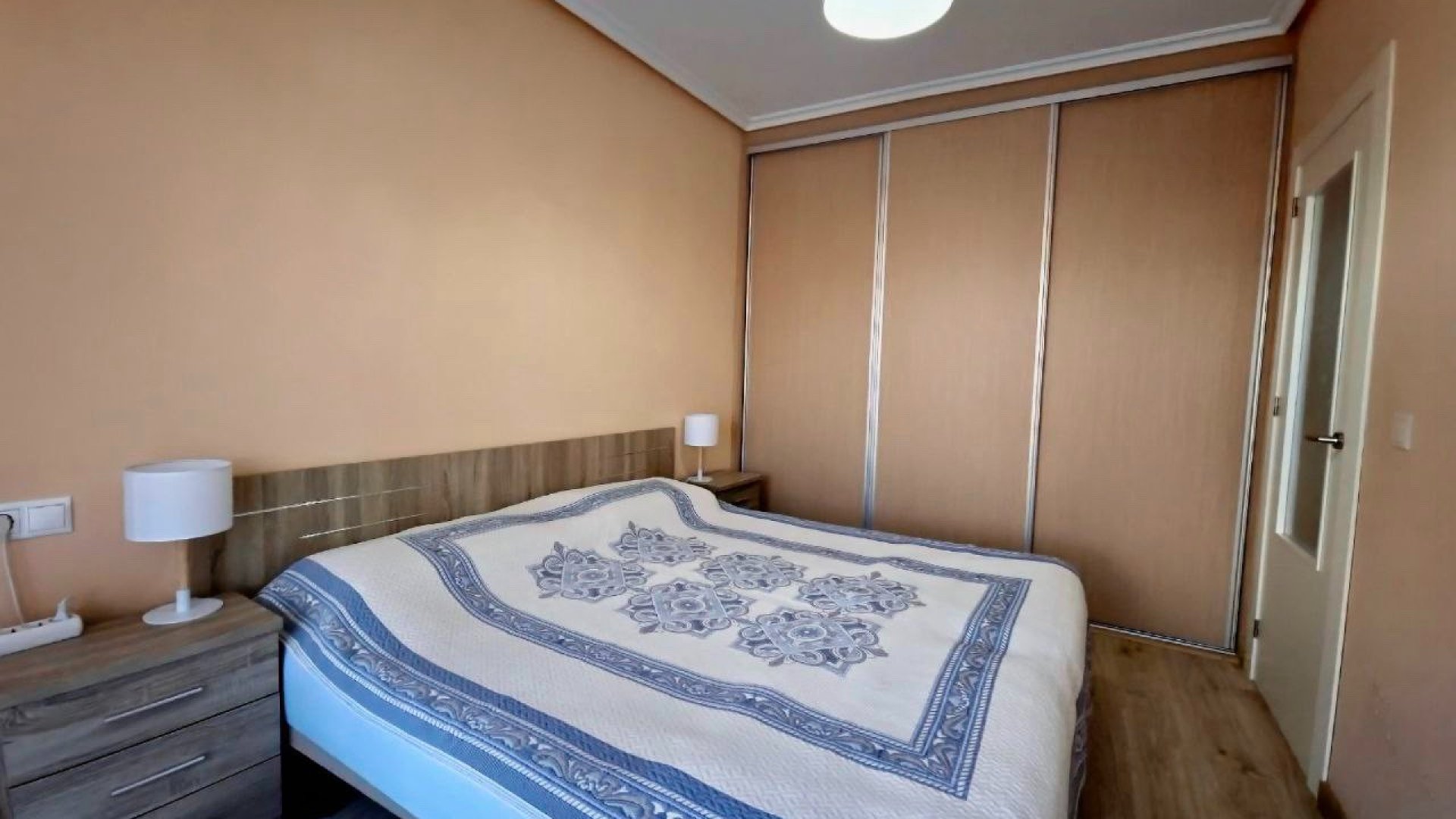 Reventa - Apartamentos -
Torrevieja - Playa Los Locos