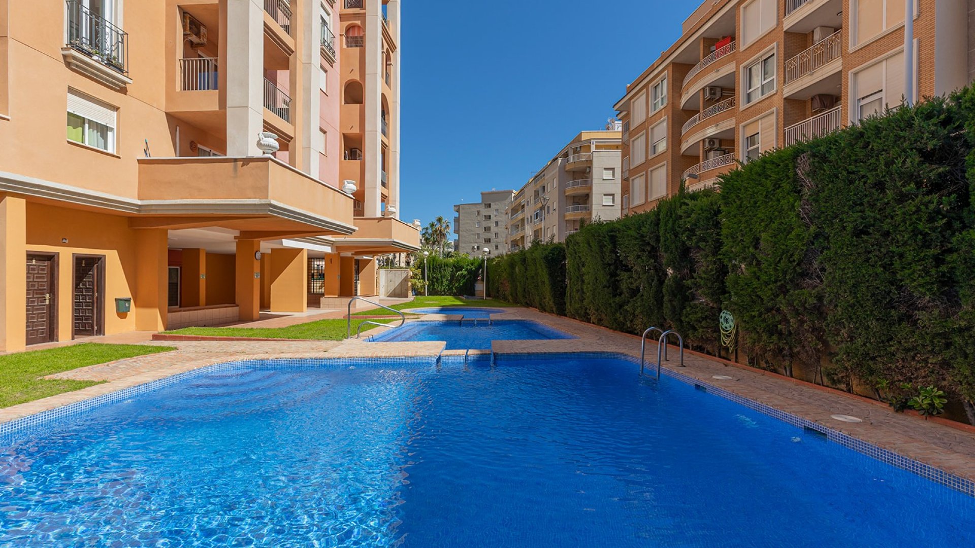 Reventa - Apartamentos -
Torrevieja - Playa Los Locos