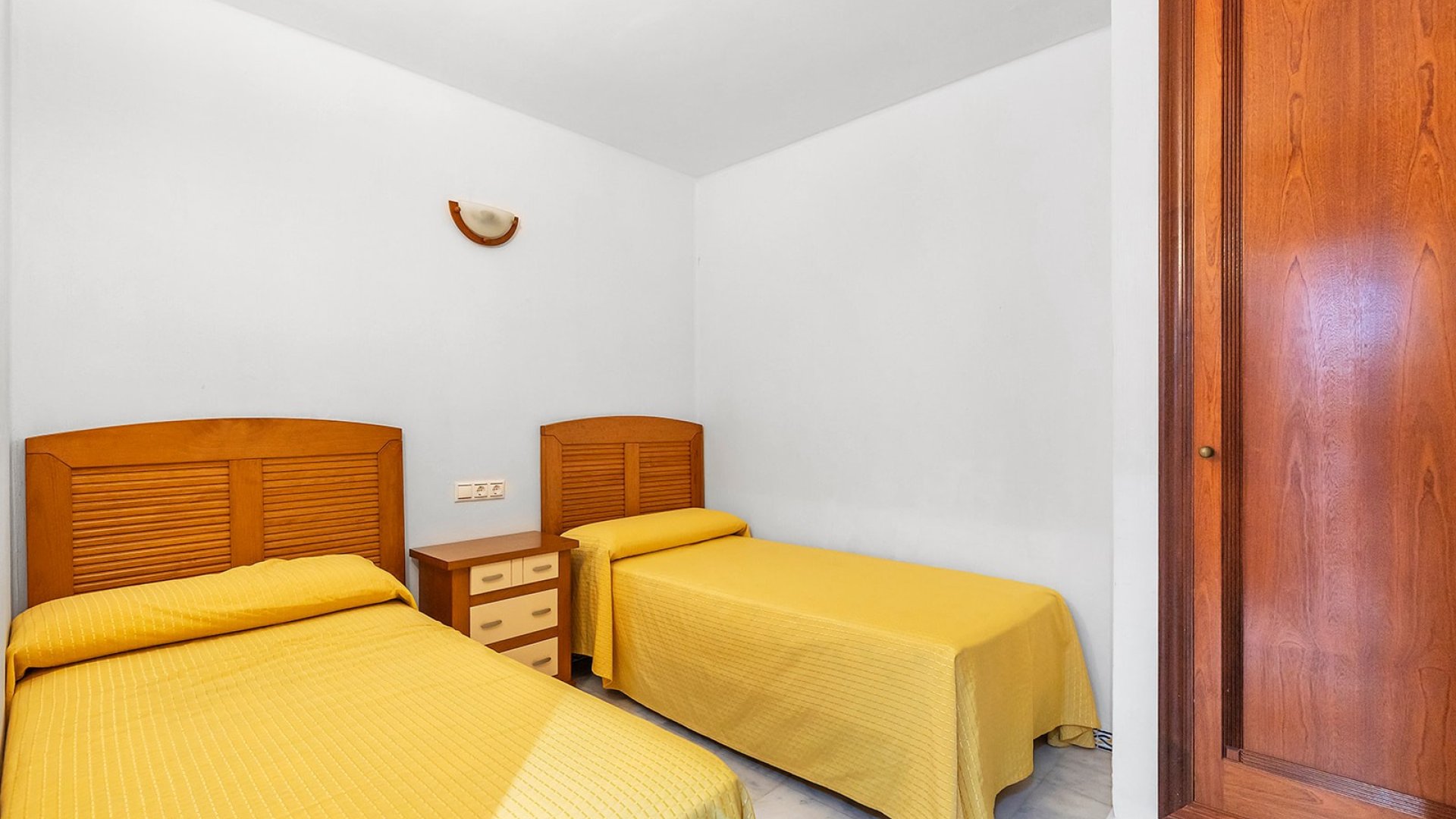 Reventa - Apartamentos -
Torrevieja - Playa Los Locos