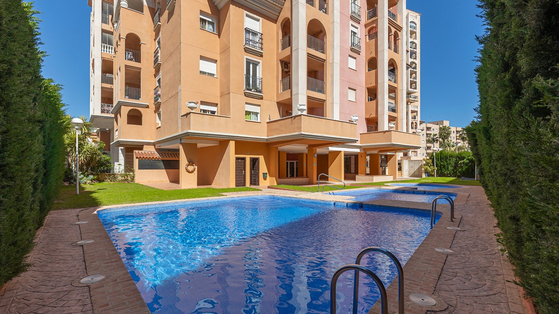 Reventa - Apartamentos -
Torrevieja - Playa Los Locos