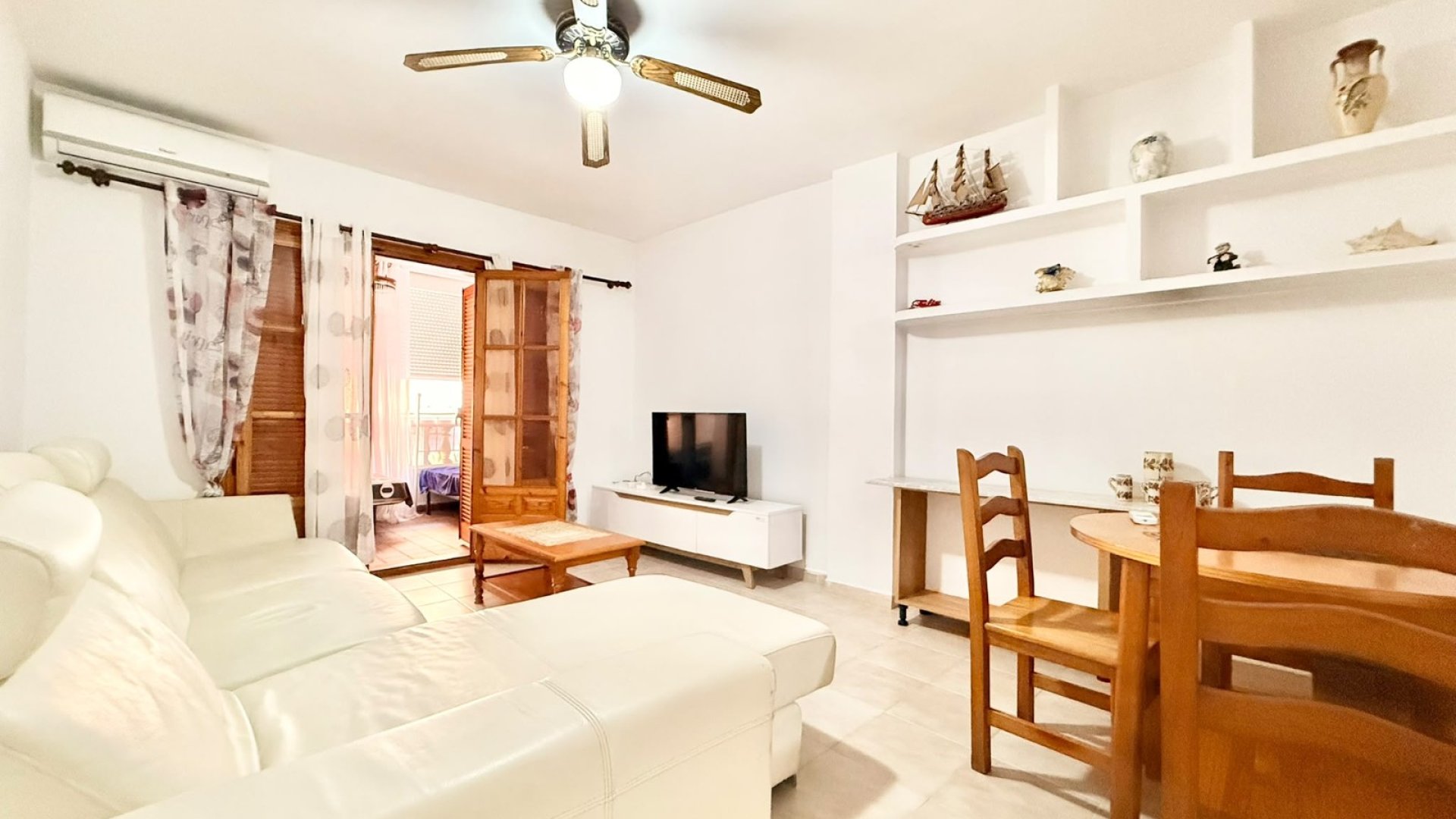 Reventa - Apartamentos -
Torrevieja - Playa Los Locos