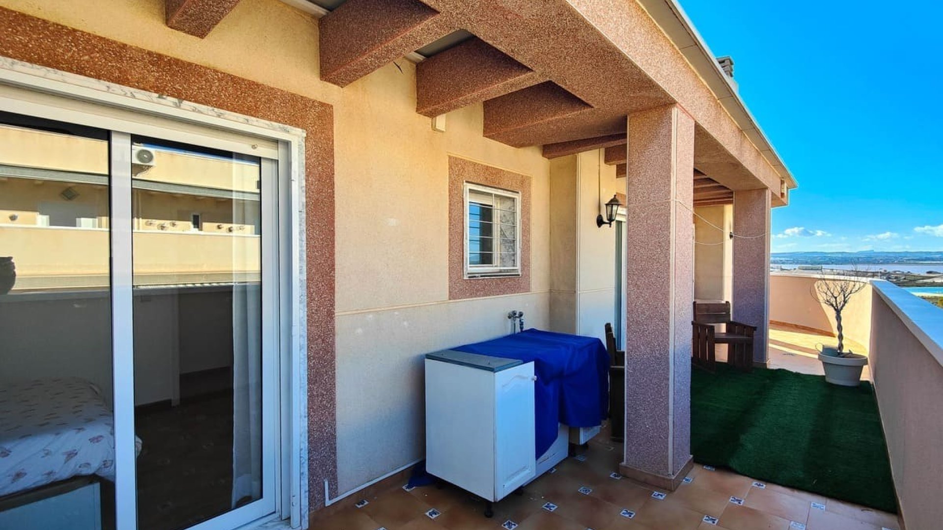 Reventa - Apartamentos -
Torrevieja - Playa Los Naufragos