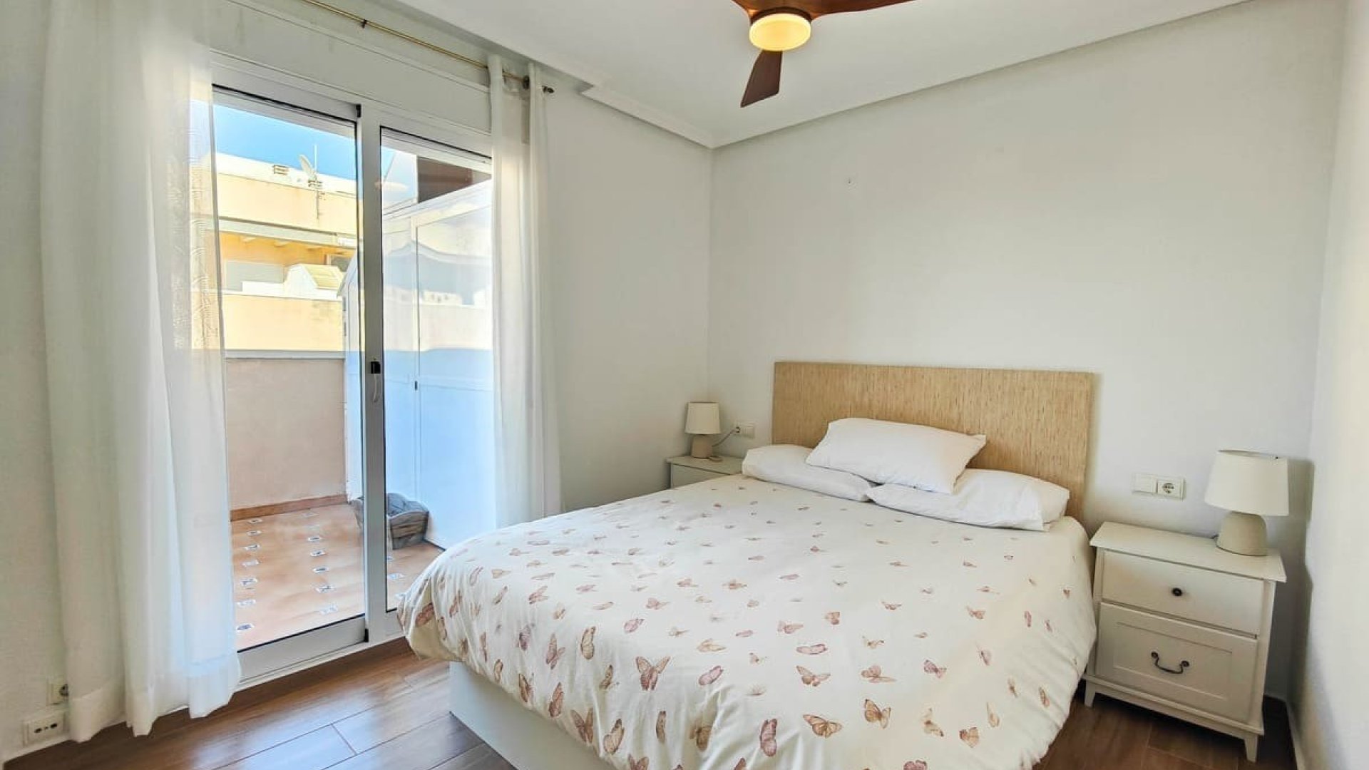 Reventa - Apartamentos -
Torrevieja - Playa Los Naufragos