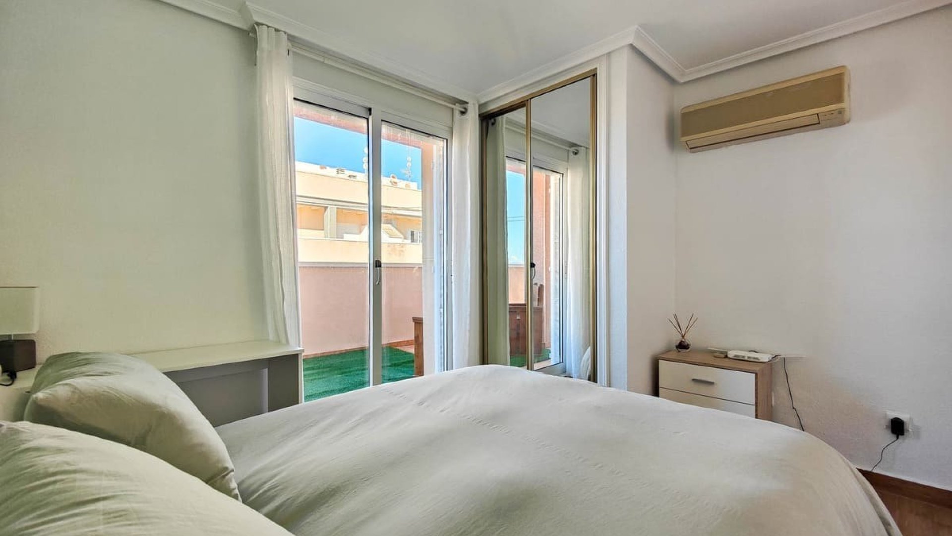Reventa - Apartamentos -
Torrevieja - Playa Los Naufragos