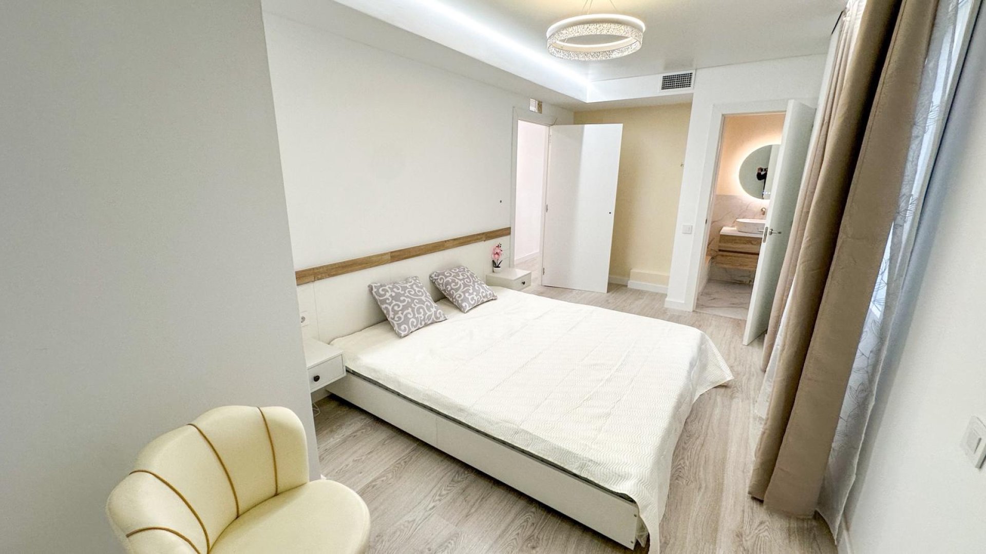 Reventa - Apartamentos -
Torrevieja - Playa Los Naufragos