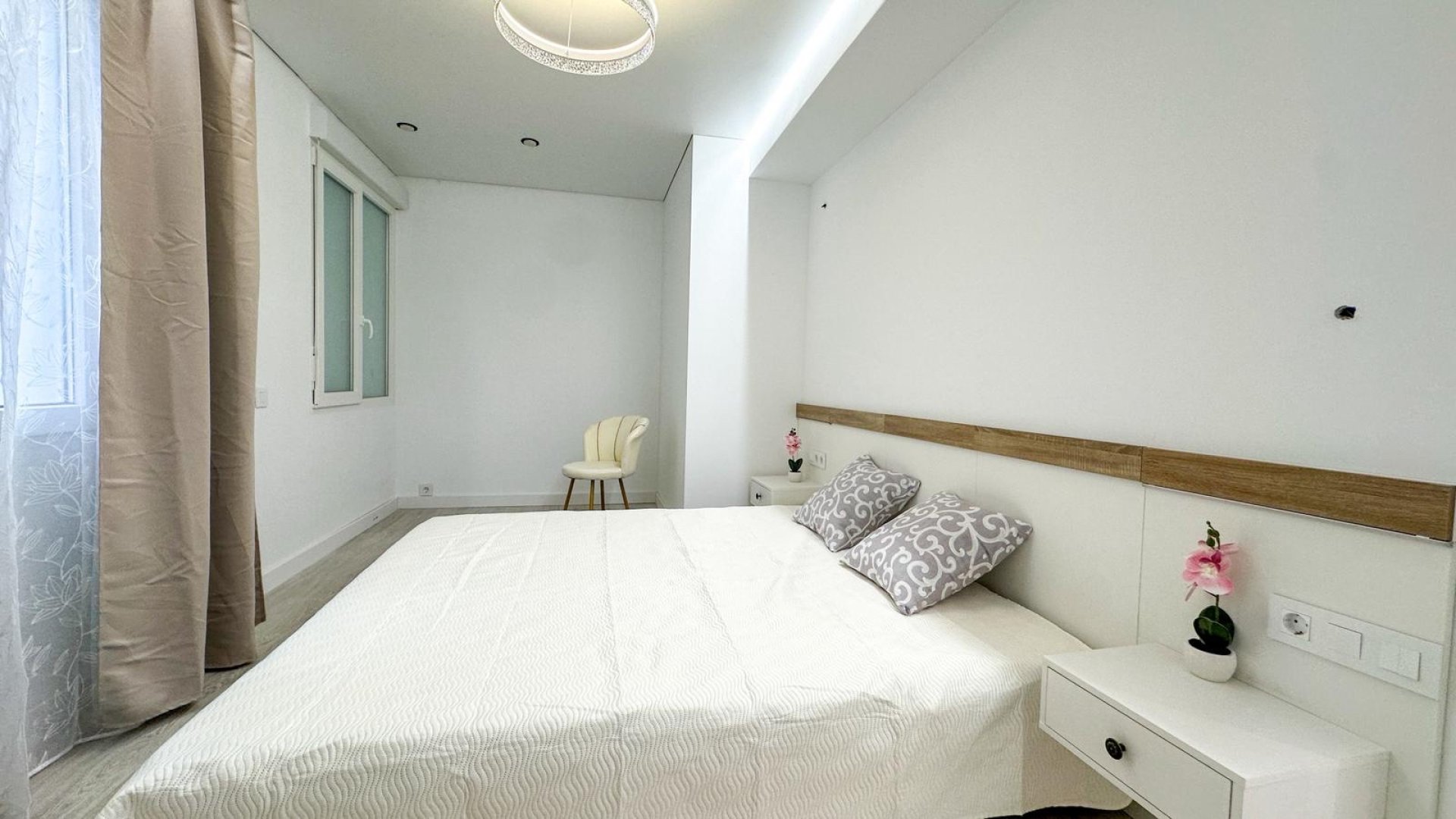 Reventa - Apartamentos -
Torrevieja - Playa Los Naufragos