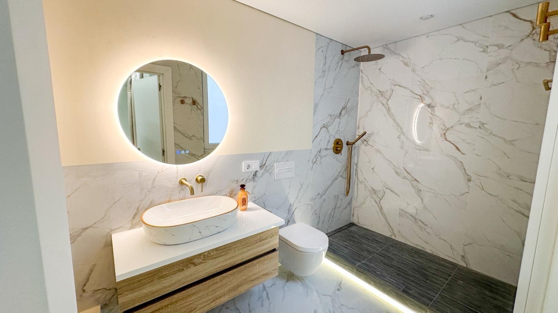 Reventa - Apartamentos -
Torrevieja - Playa Los Naufragos