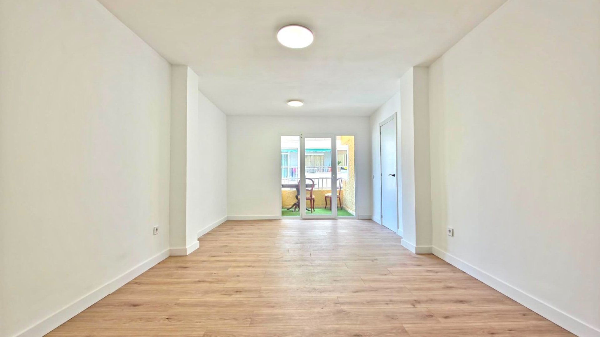 Reventa - Apartamentos -
Torrevieja - Playa Los Naufragos