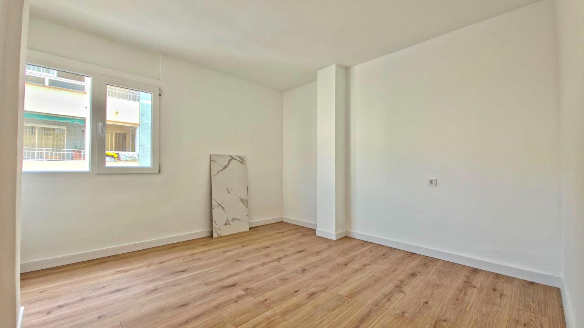 Reventa - Apartamentos -
Torrevieja - Playa Los Naufragos
