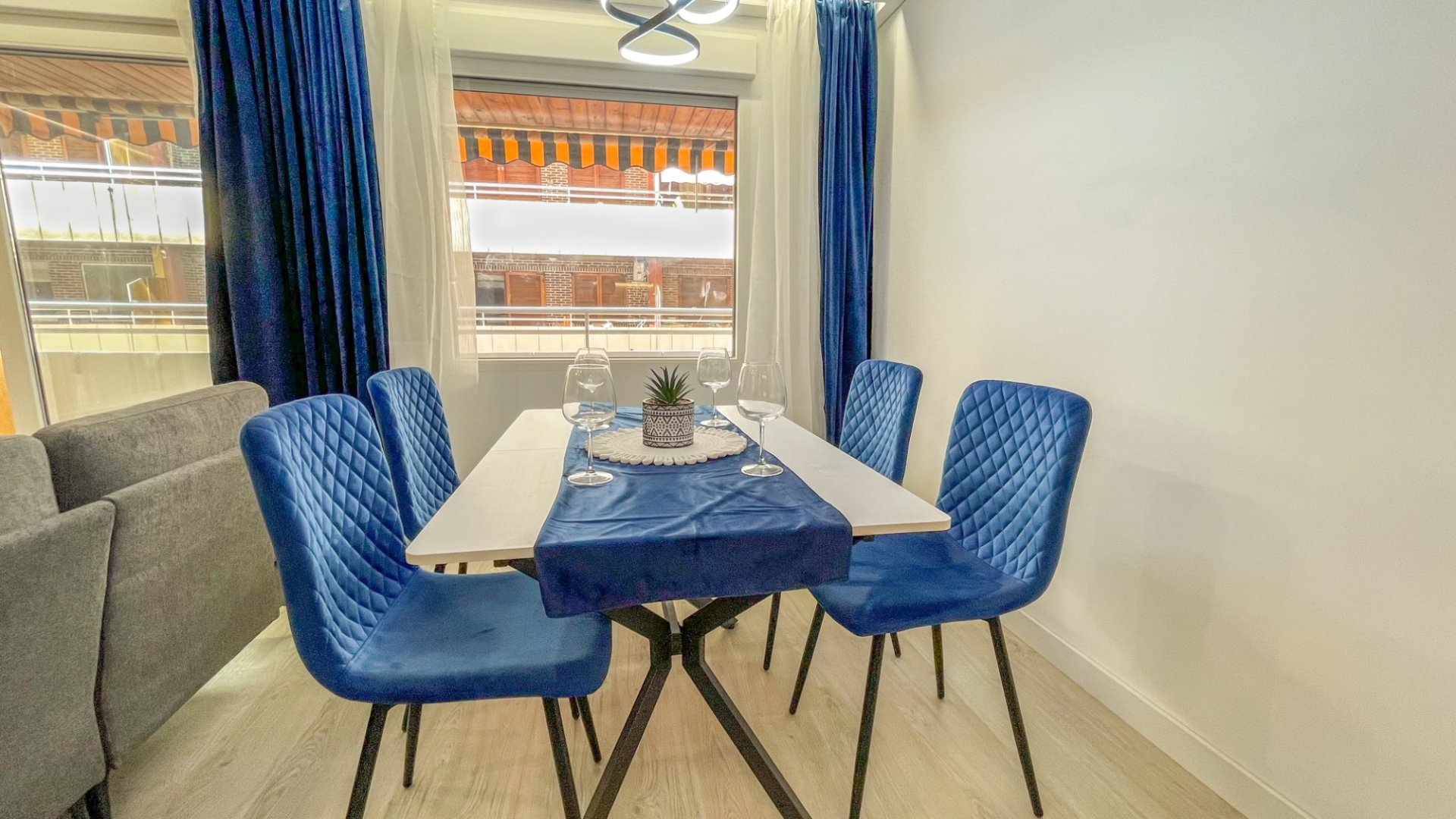 Reventa - Apartamentos -
Torrevieja - Playa Los Naufragos