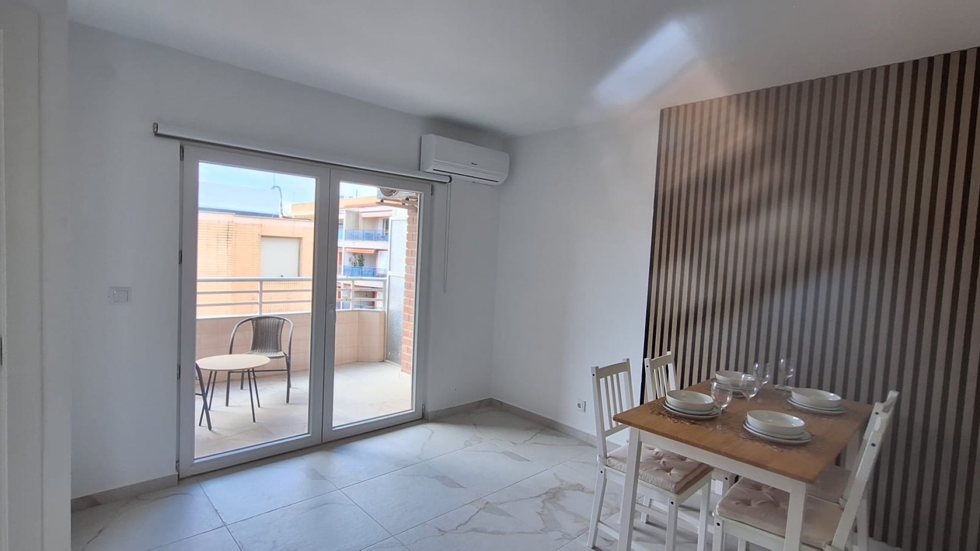 Reventa - Apartamentos -
Torrevieja - Playa Los Naufragos