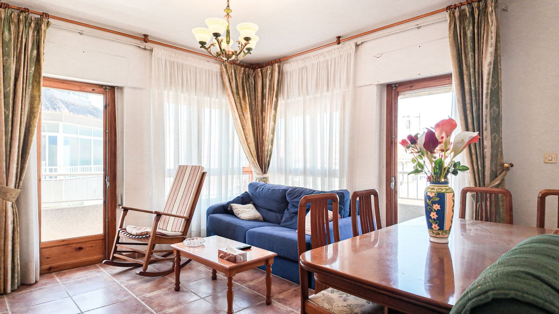 Reventa - Apartamentos -
Torrevieja - Playa Los Naufragos