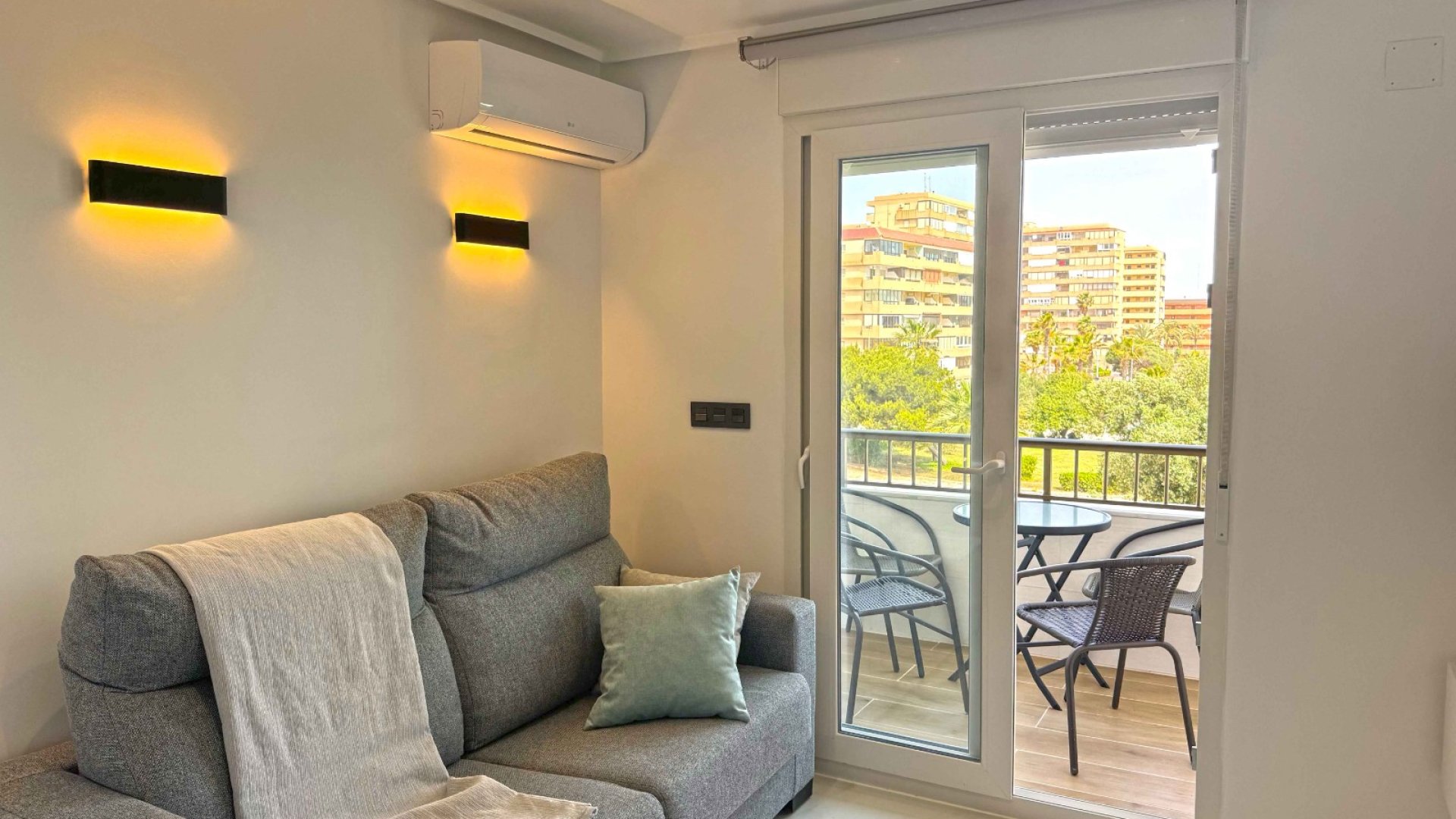 Reventa - Apartamentos -
Torrevieja - Torrelamata - La Mata