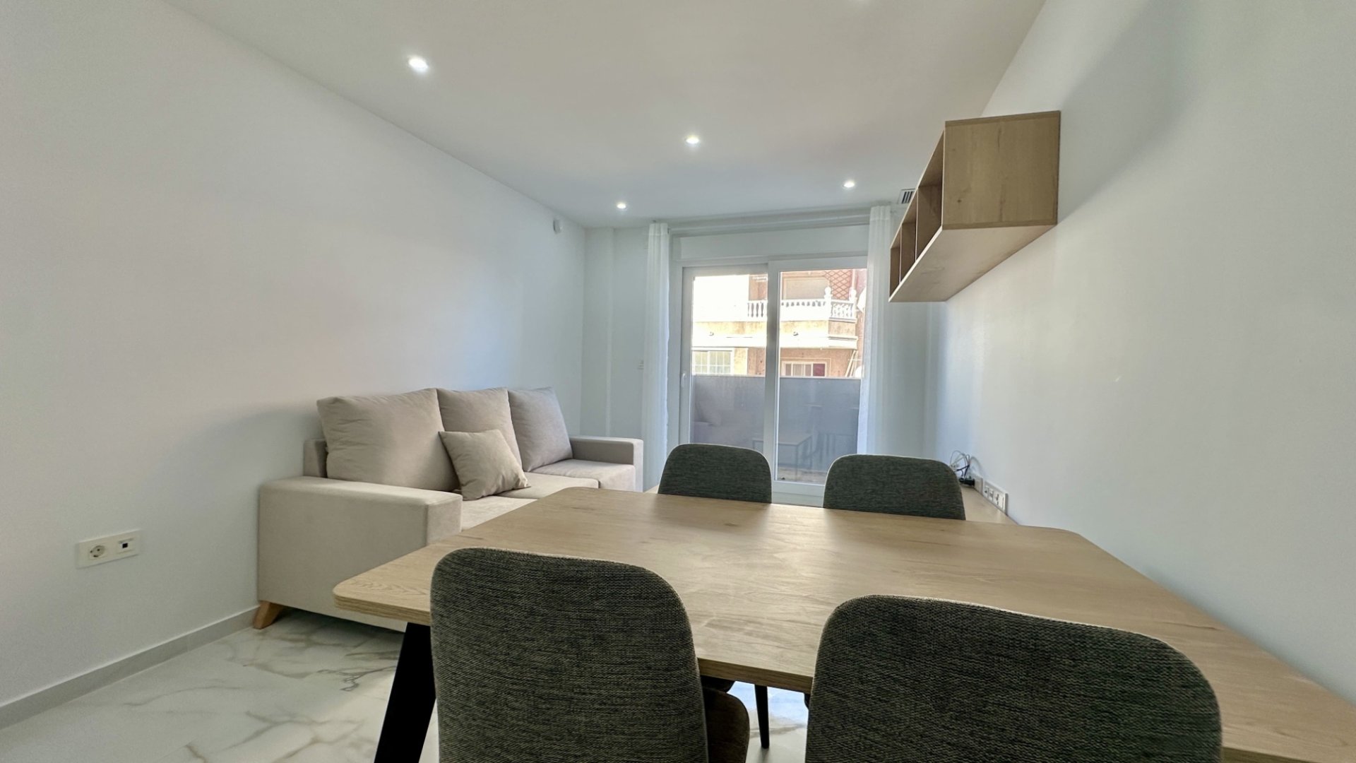 Reventa - Apartamentos -
Torrevieja