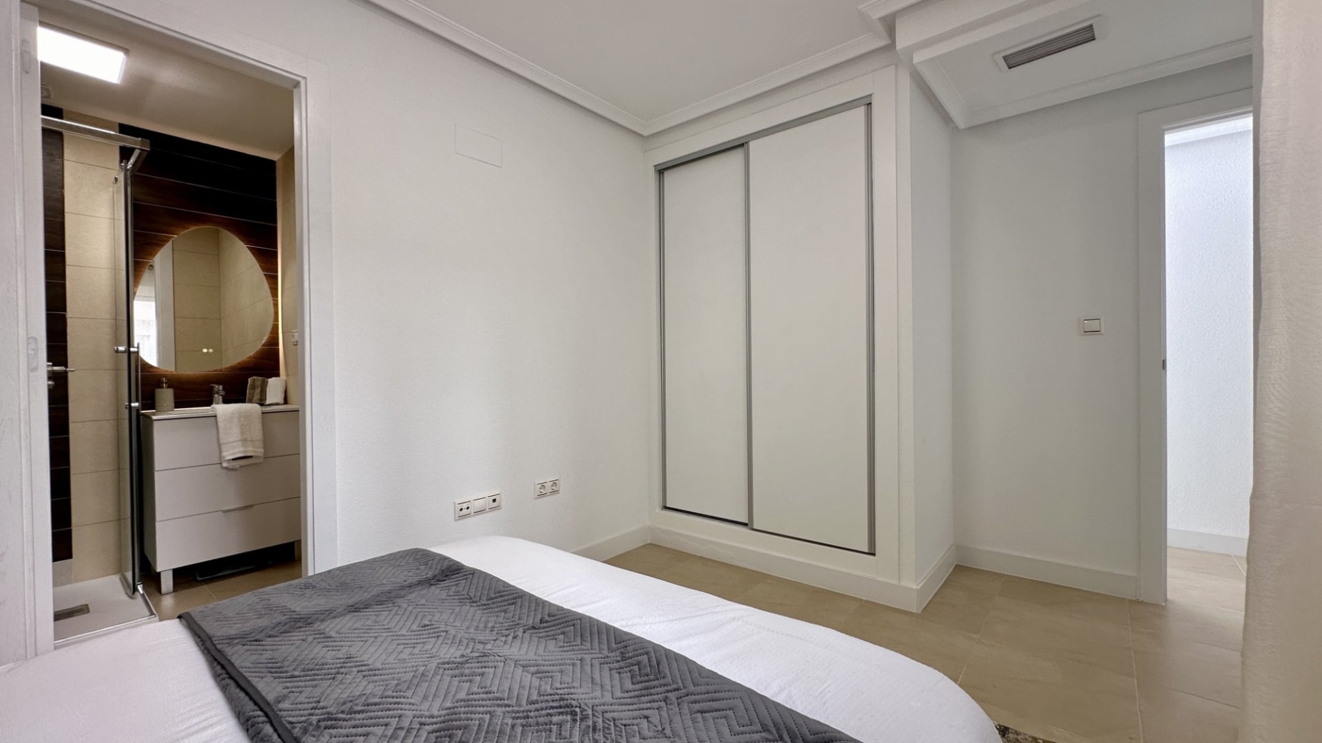 Reventa - Apartamentos -
Torrevieja