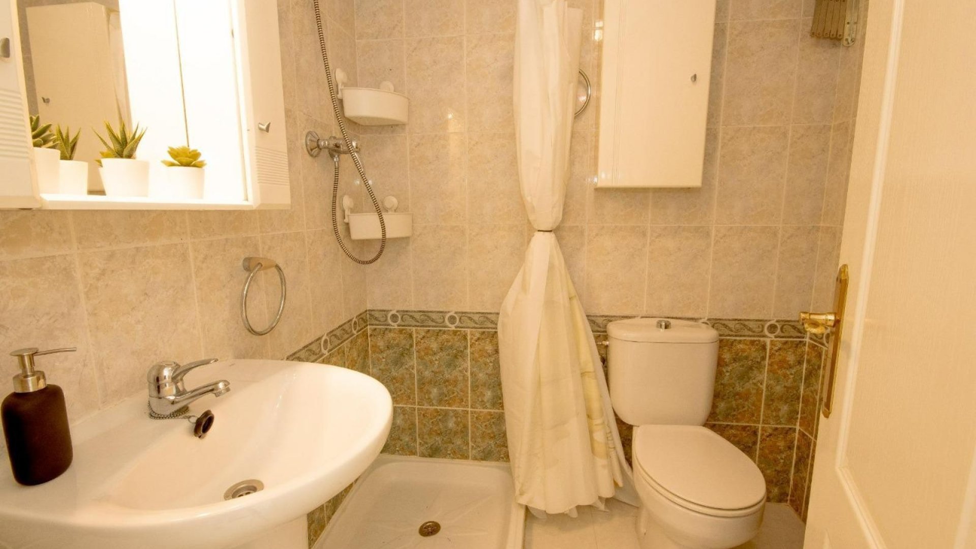 Reventa - Apartamentos -
Torrevieja