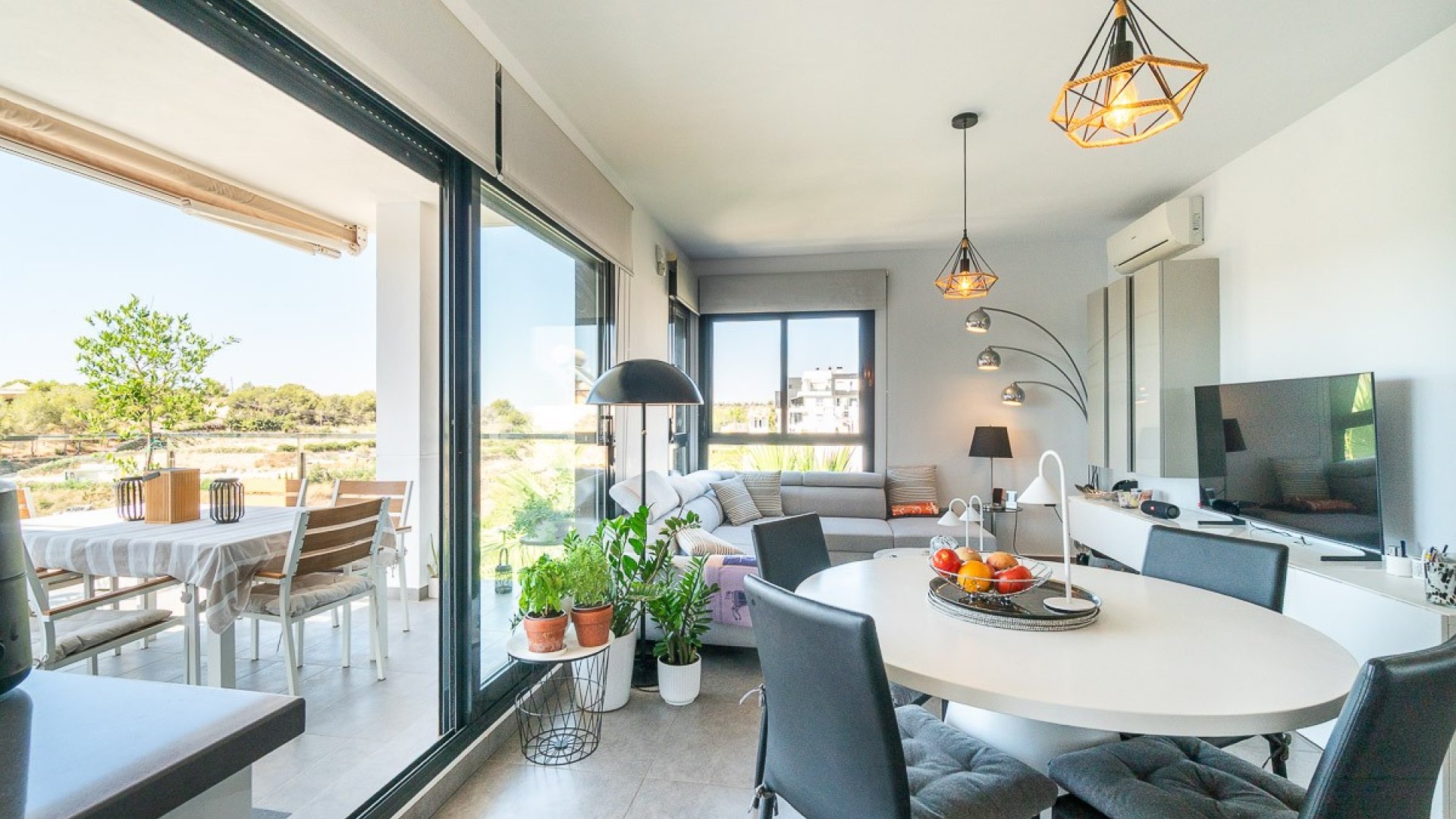 Reventa - Apartamentos -
Villamartín - La fuente